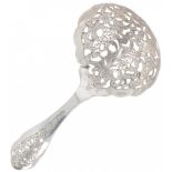 Wet fruit scoop silver.