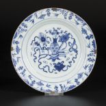 A porcelain charger decorated with antiques, China, Qianglong.