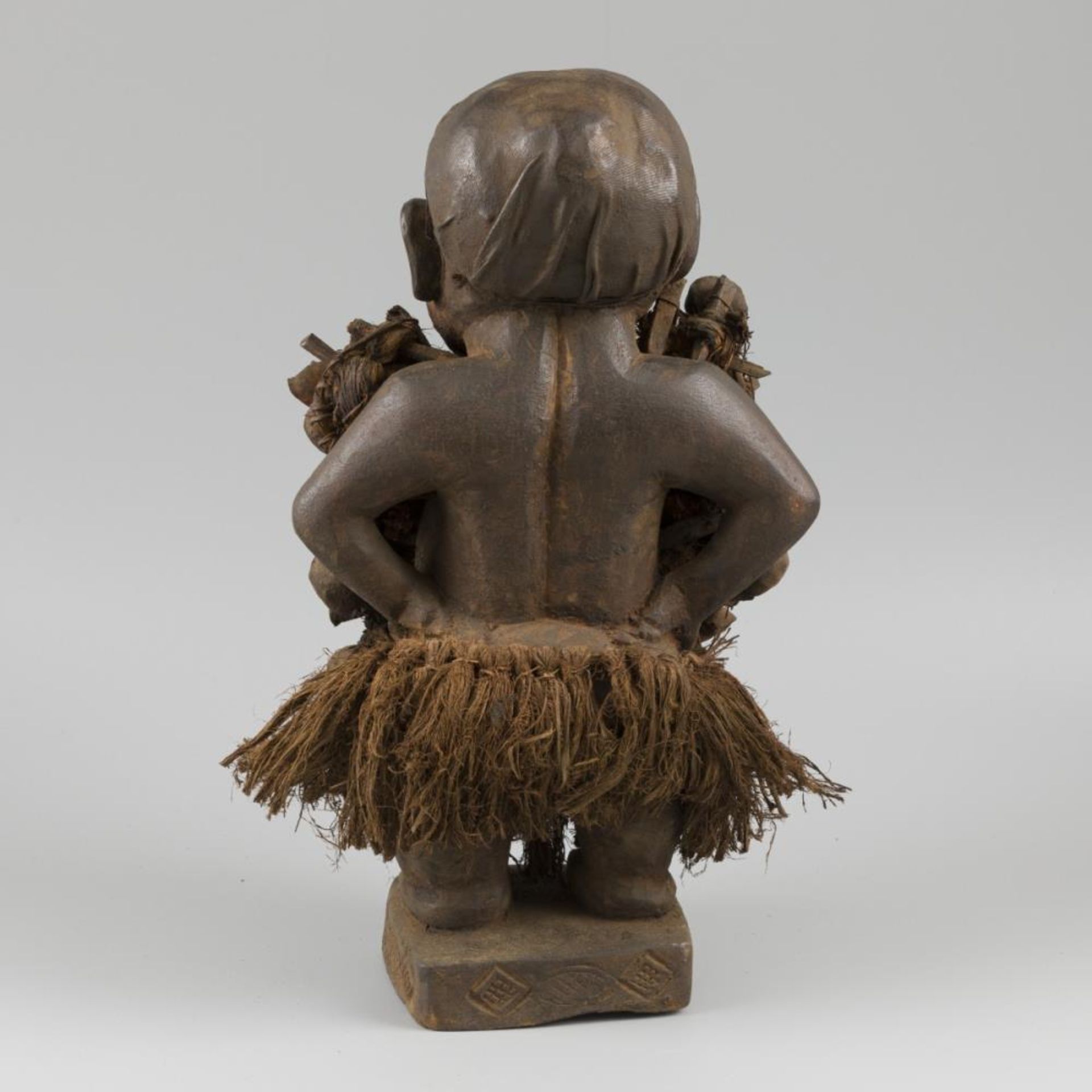 A Nkisi Nkondi fetish statue, D.R. Congo, mid. 20th century. - Image 2 of 2