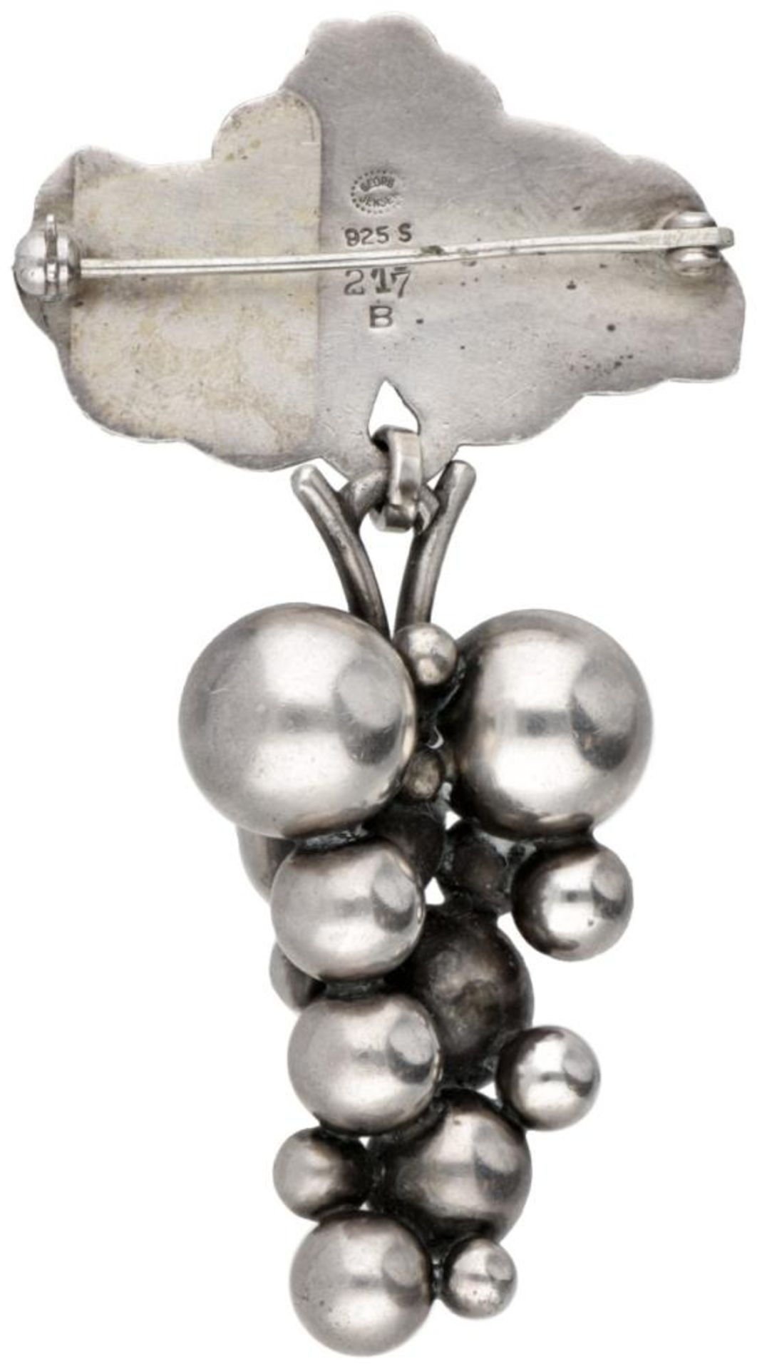 Sterling silver no.217B 'Moonlight Grapes' brooch by Harald Nielsen for Georg Jensen. - Bild 2 aus 3