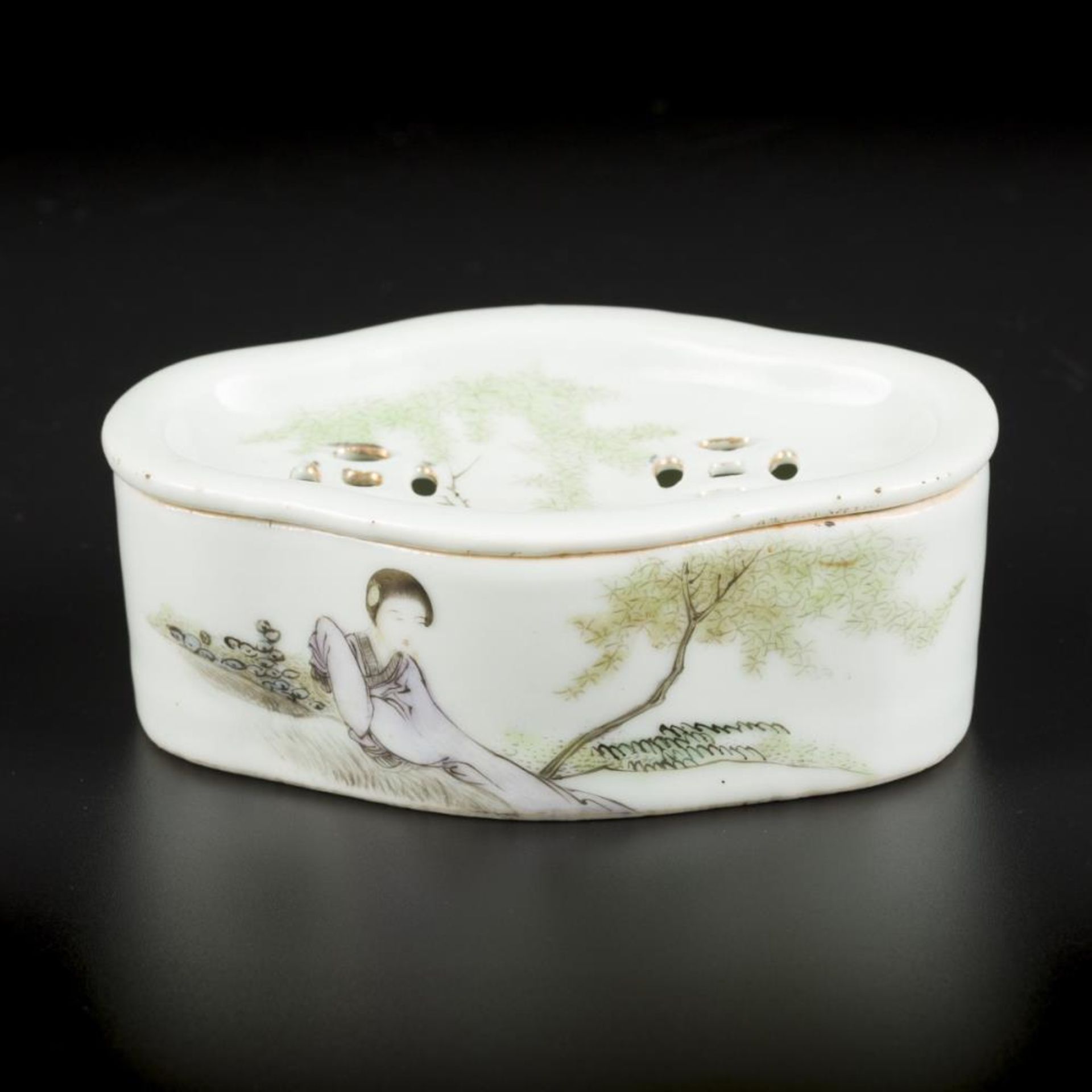 A porcelain qianjiang cai cricket box. China, Republic period.