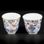 A lot of (2) porcelain Imari high cups. China, 18th century.
