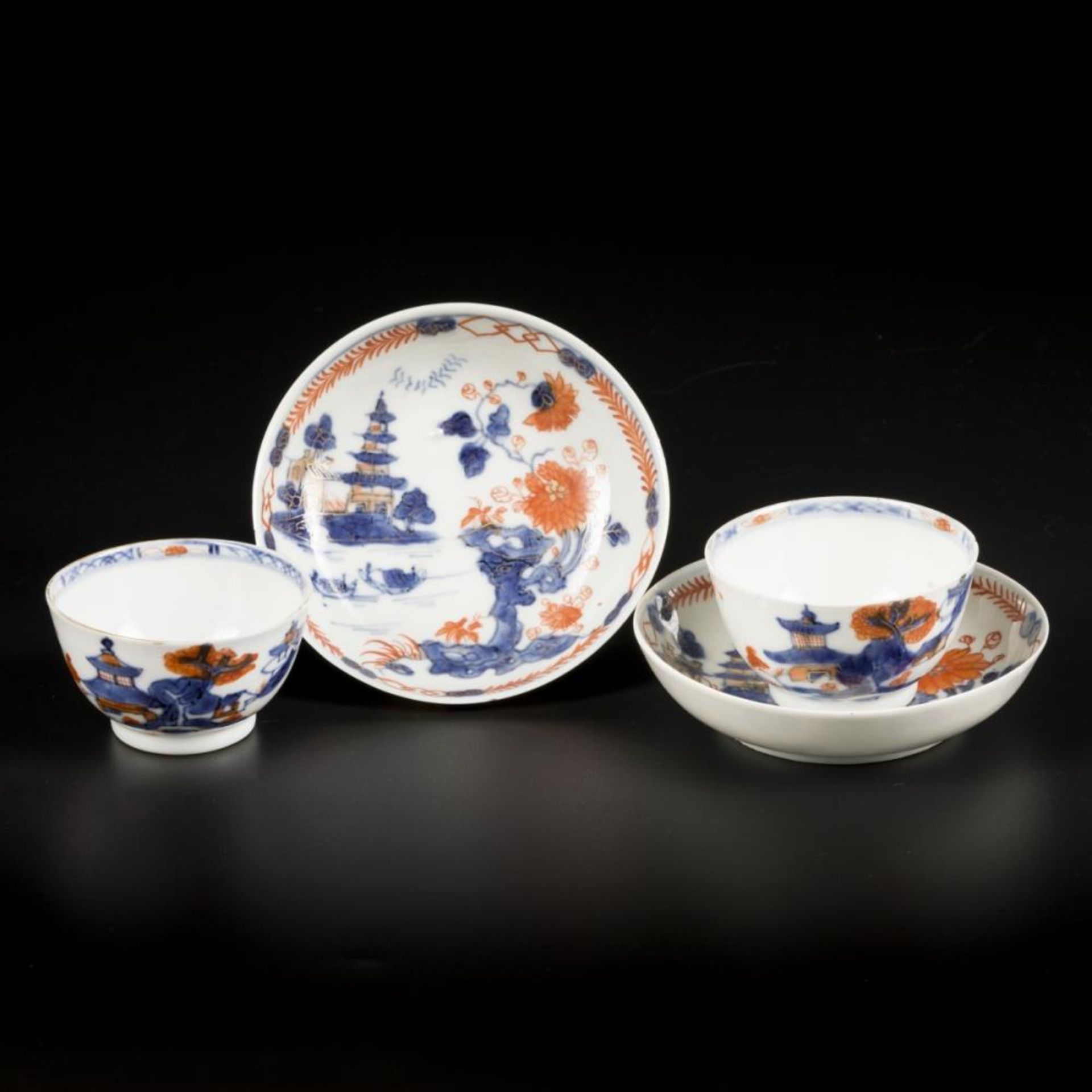 2x Imari porcelain buy dishes with river landscape decor. China Qianlong 18th century.