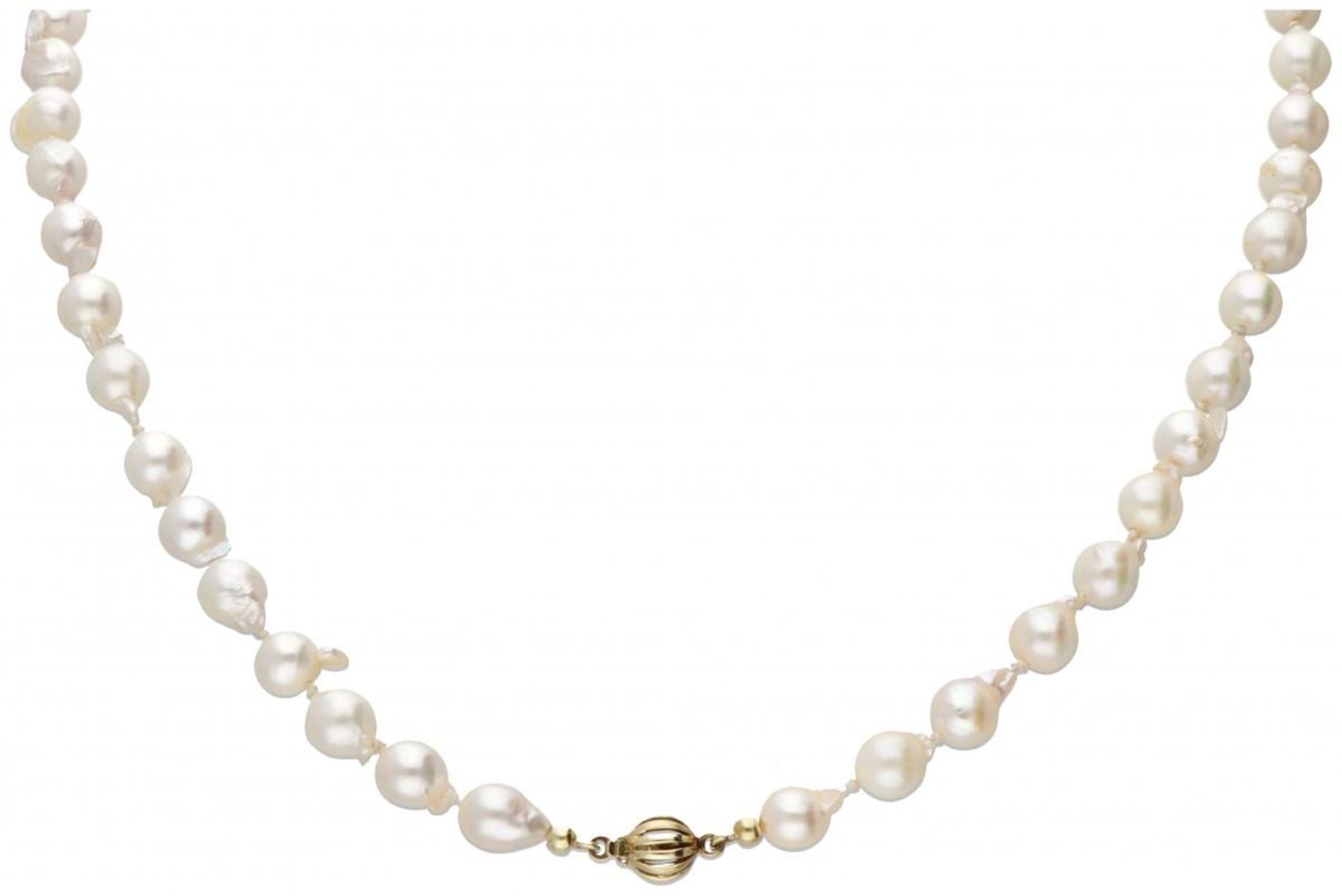 Freshwater pearl necklace with a 14K. yellow gold closure.