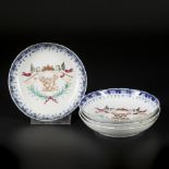 A lot of (4) porcelain famille rose plates with coats of arms decoration. China, 18th century.