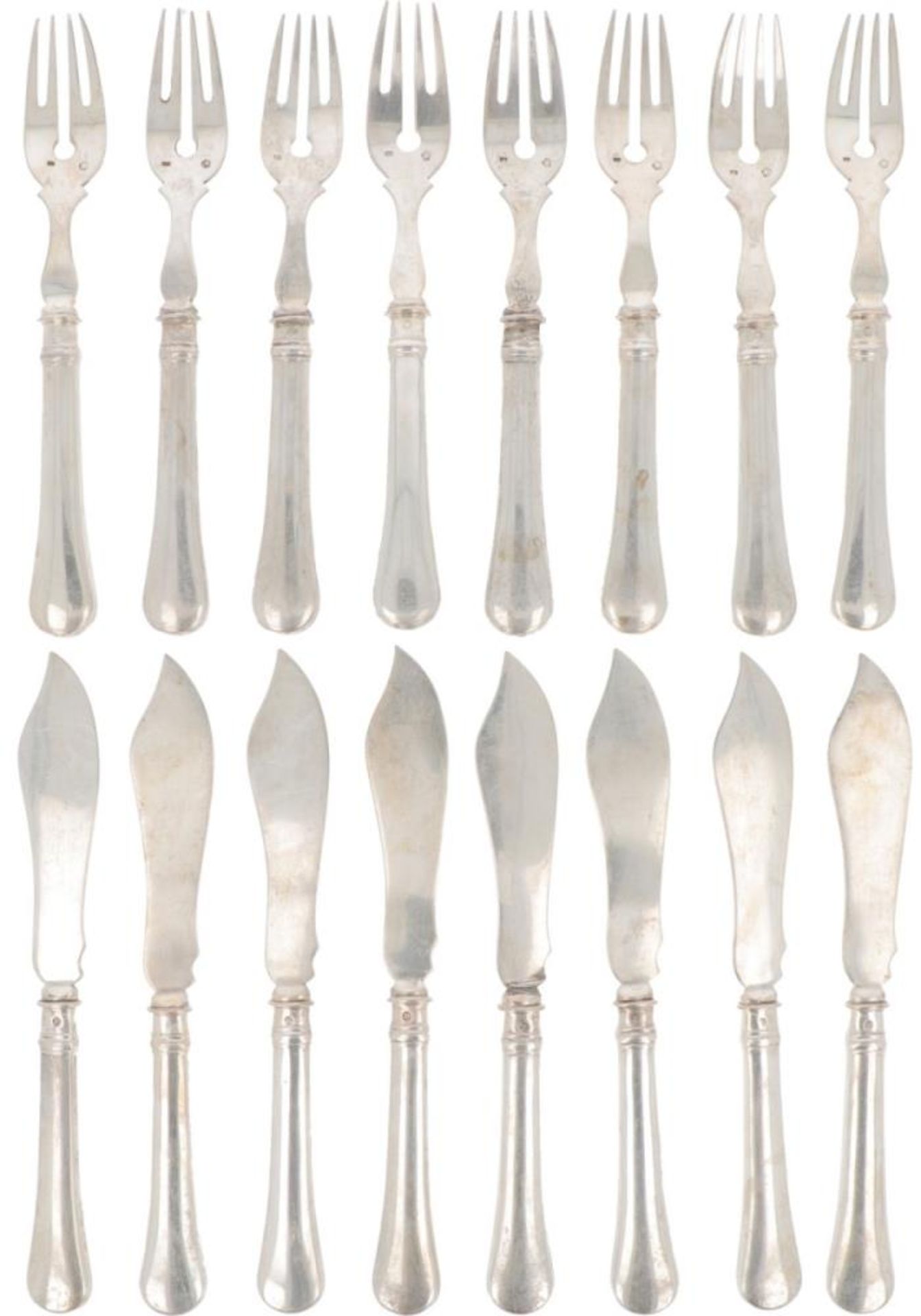 (16) piece set fish cutlery silver.