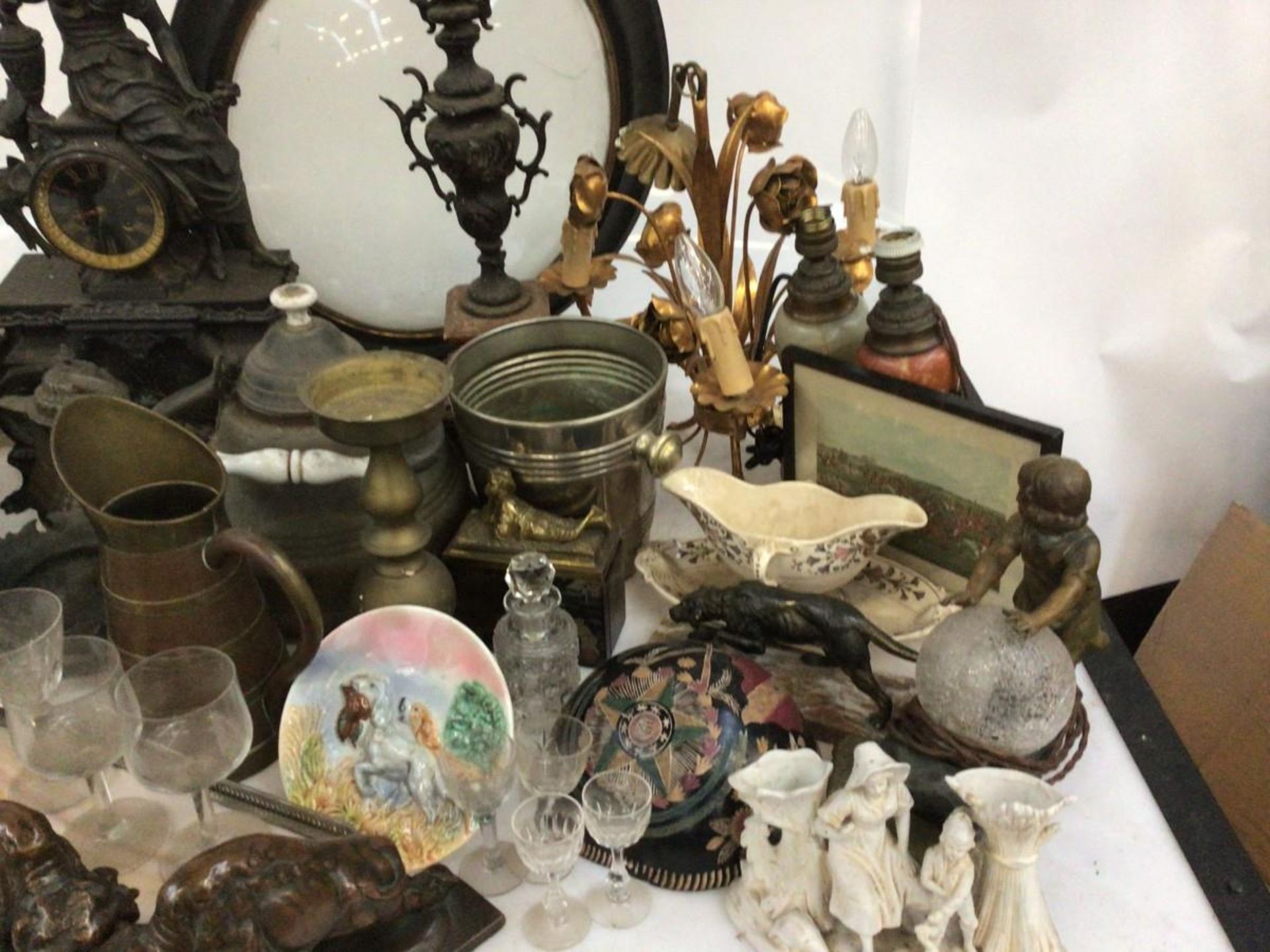 A large lot containing a milk bucket, a candlestick, various copper and tin work, a pair of cast boo - Bild 5 aus 16