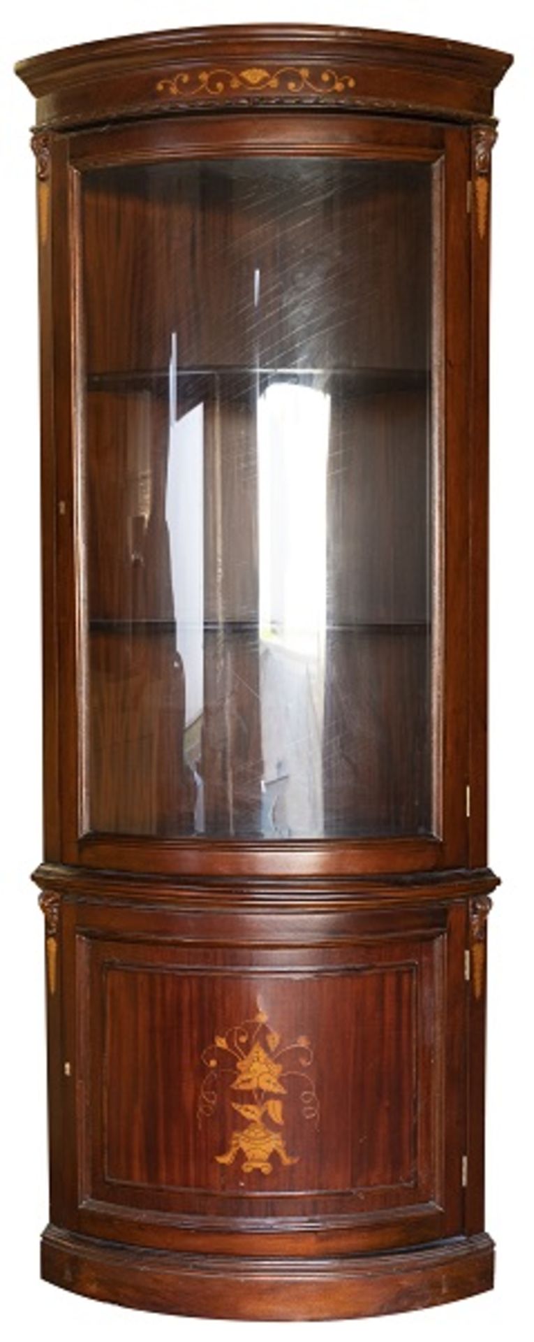 A mahogany corner dislplay cabinet, 20th century.