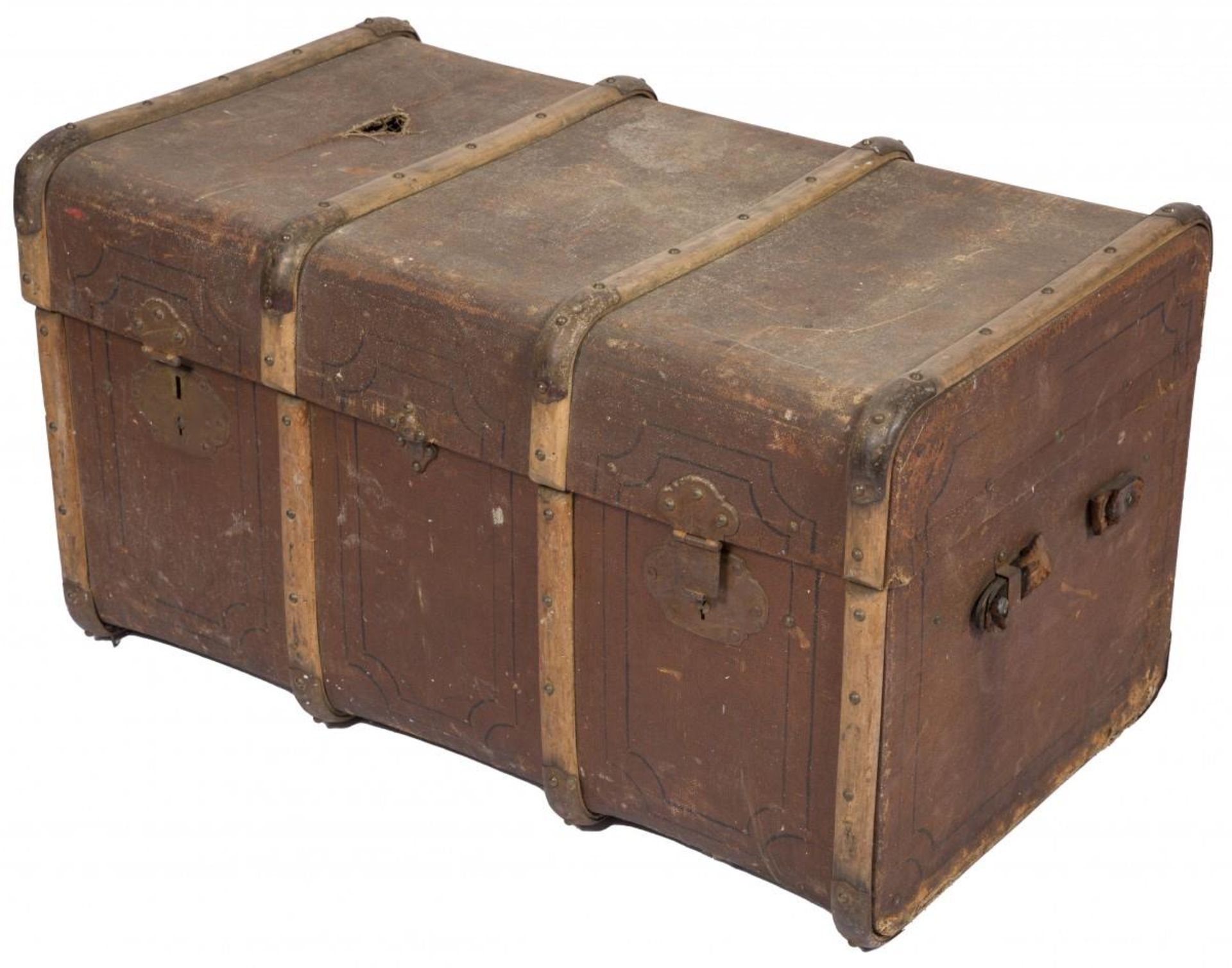 A wooden trunk / travel suitcase, France, early 20th century.