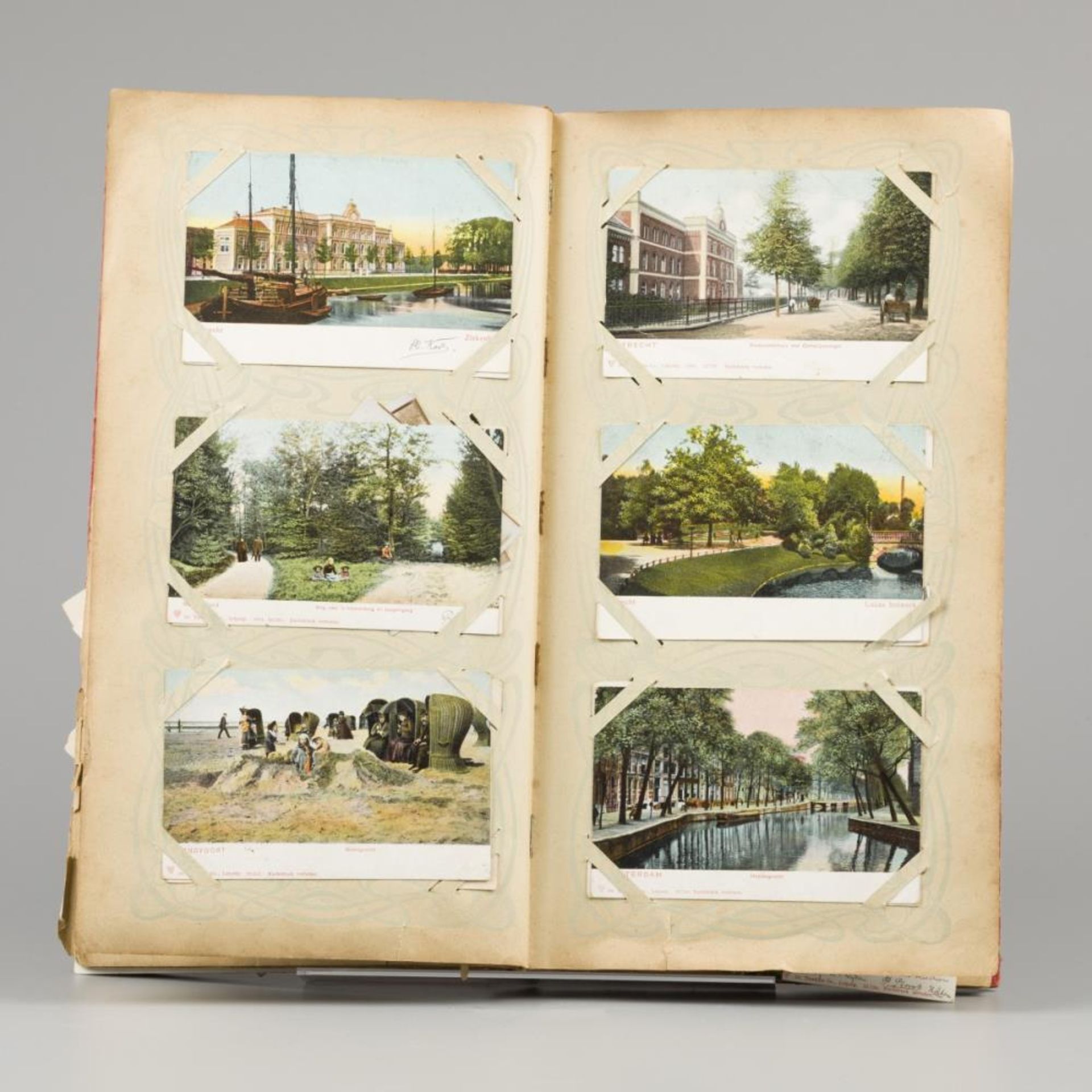An album containing vintage photos and postcards of Dutch cities and villages, 1st quarter 20th cent - Bild 2 aus 3