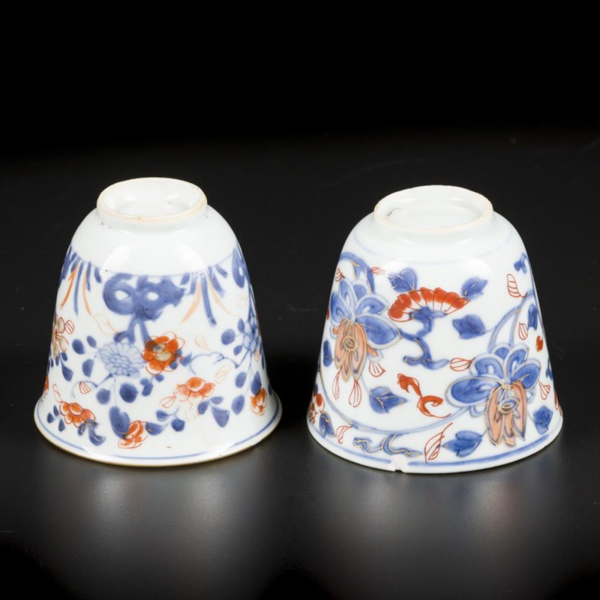 A lot of (2) porcelain Imari high cups. China, 18th century. - Bild 2 aus 3