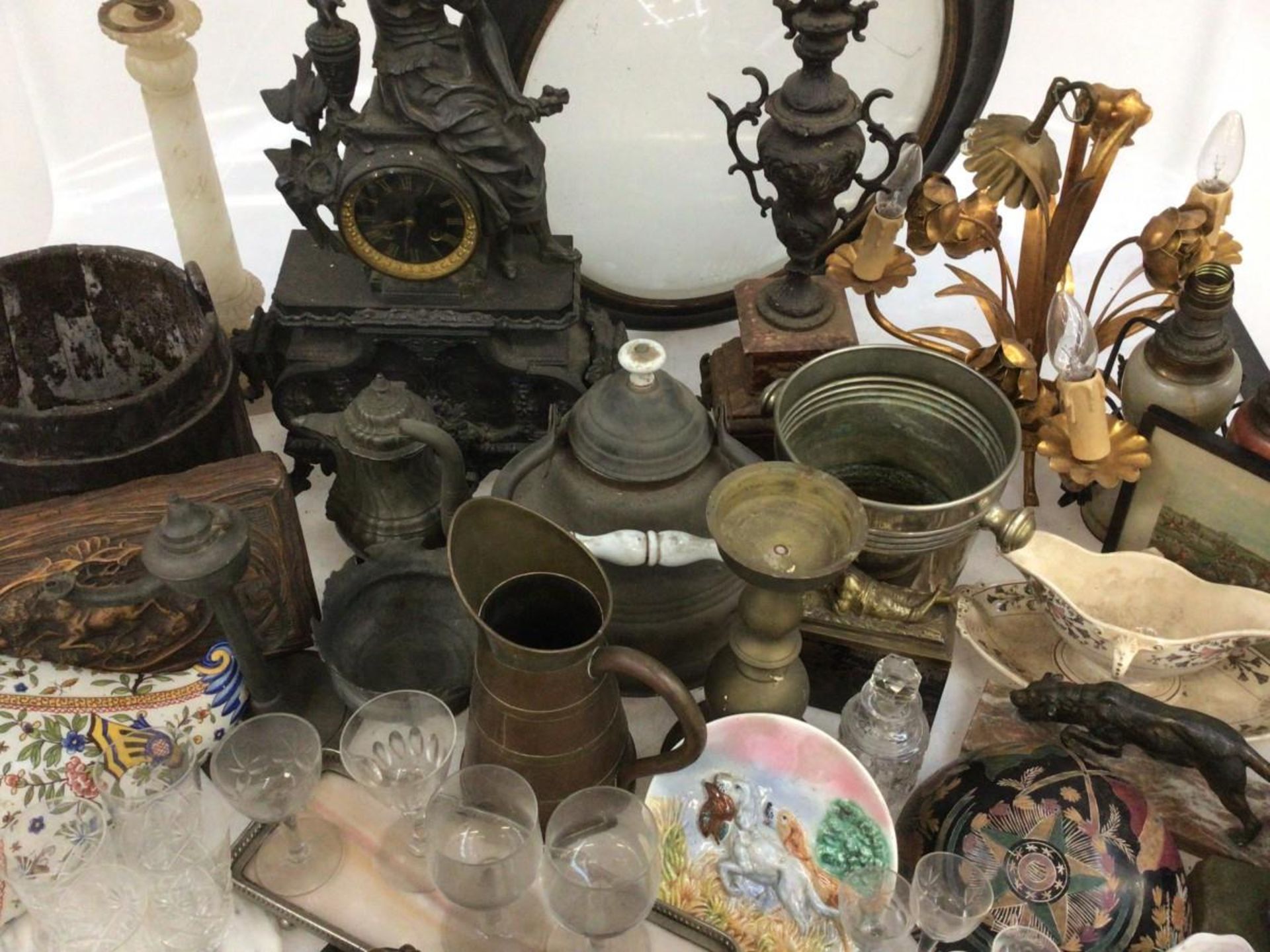 A large lot containing a milk bucket, a candlestick, various copper and tin work, a pair of cast boo - Bild 12 aus 16