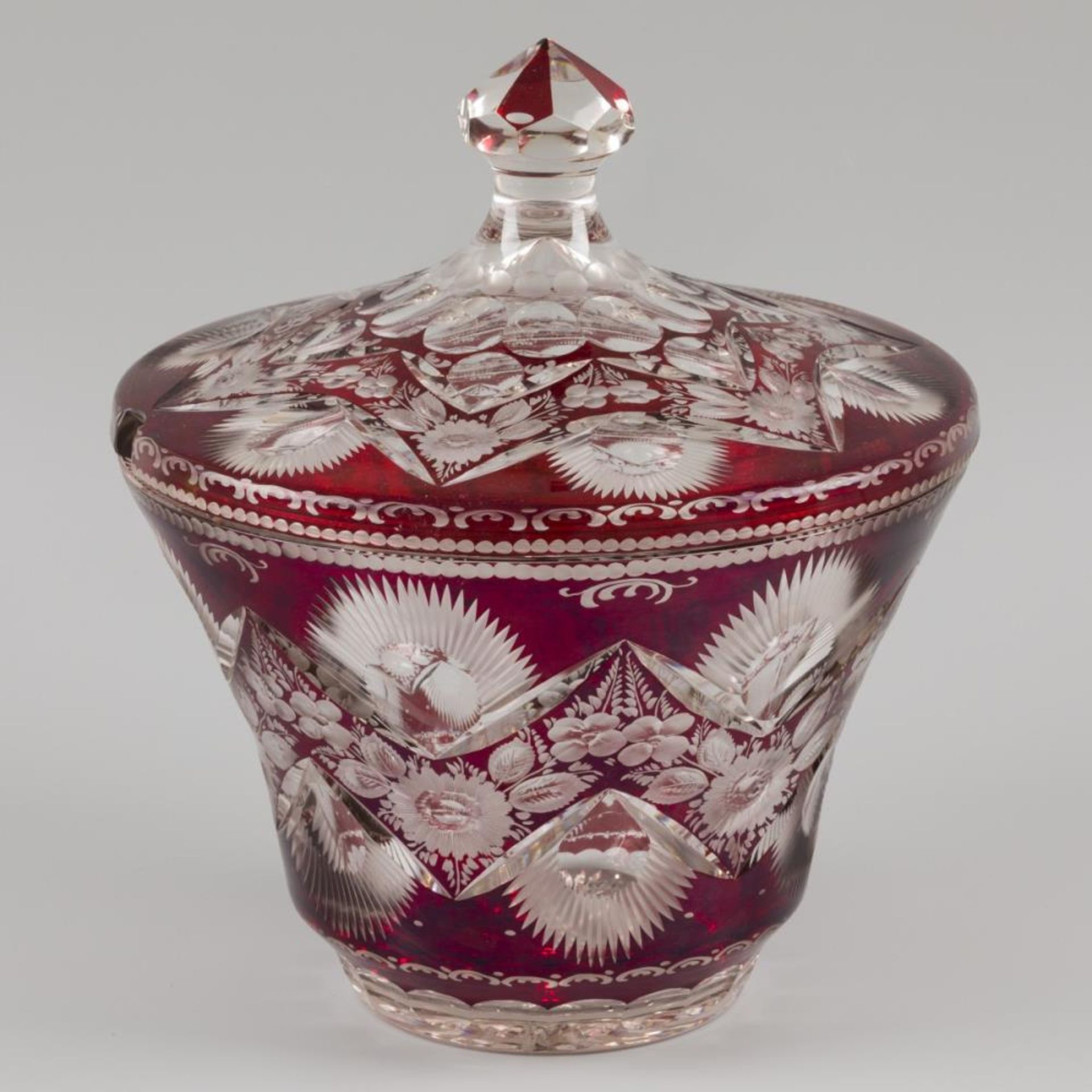 A cut crystal Val'Saint Lambert punch bowl with red, France, 20th century.