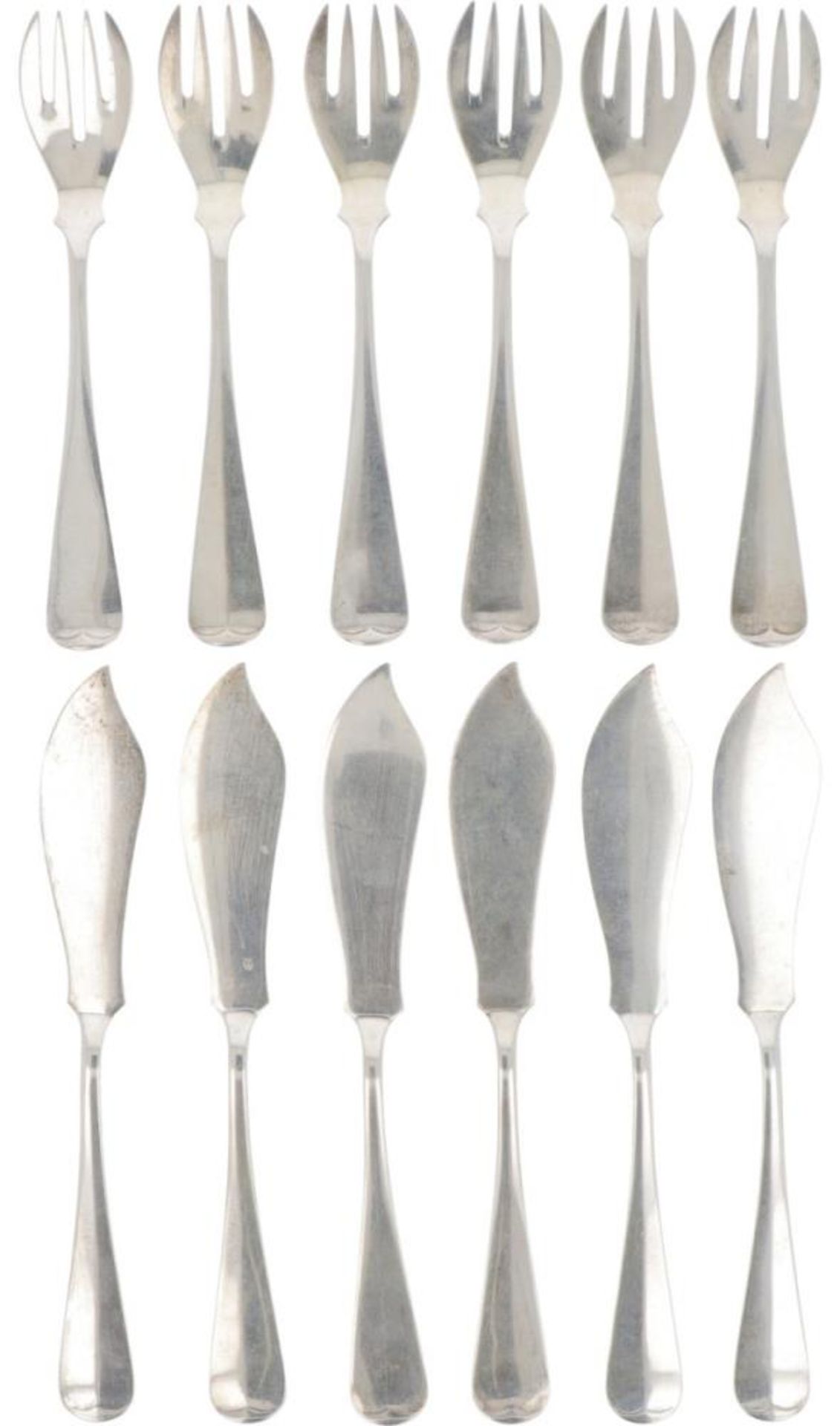 (12) piece set fish cutlery "Haags Lofje" silver.