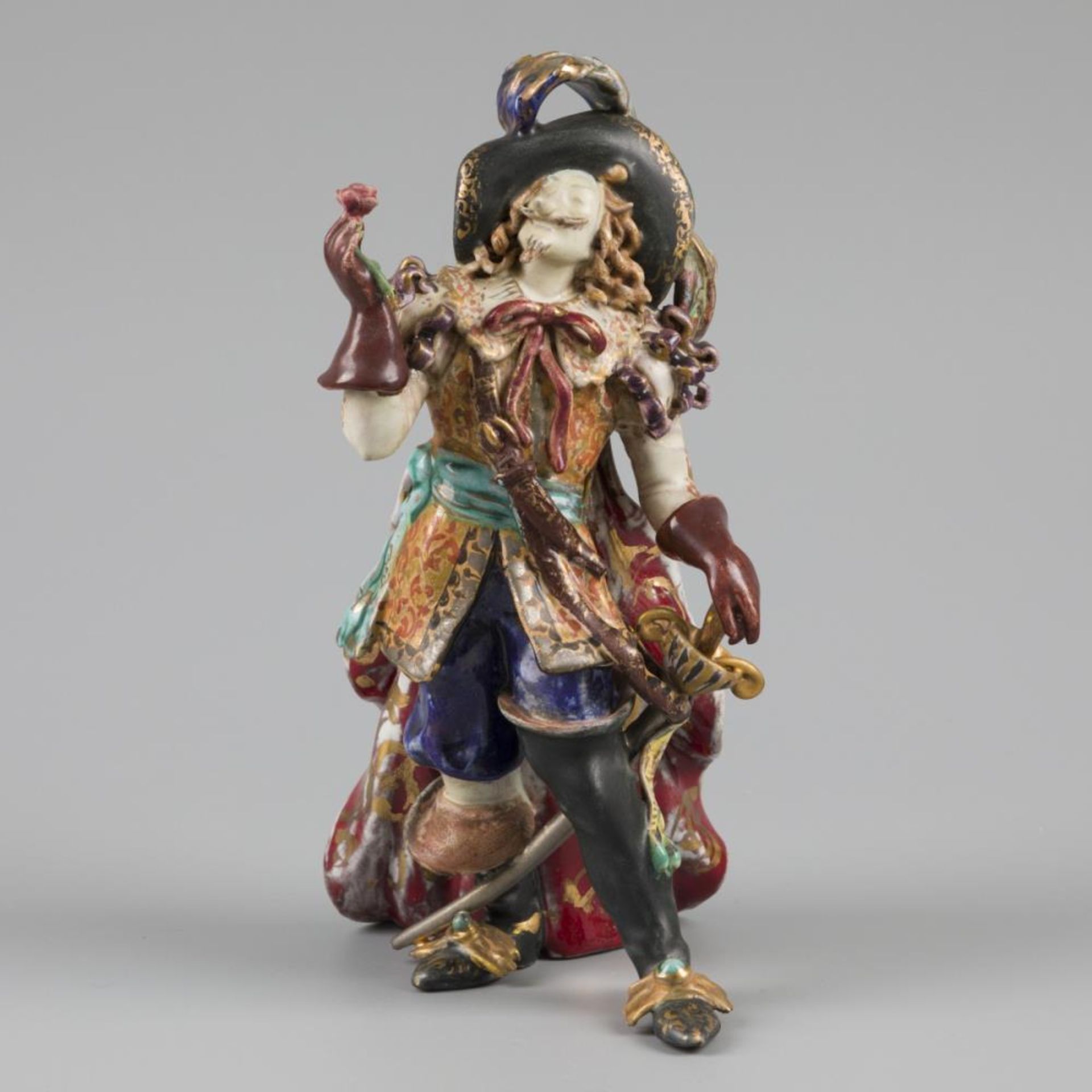 A porcelain figurine depicting Savinien de Cyrano de Bergerac (Parijs 1619 – 1655 Sannois), Italy, 1