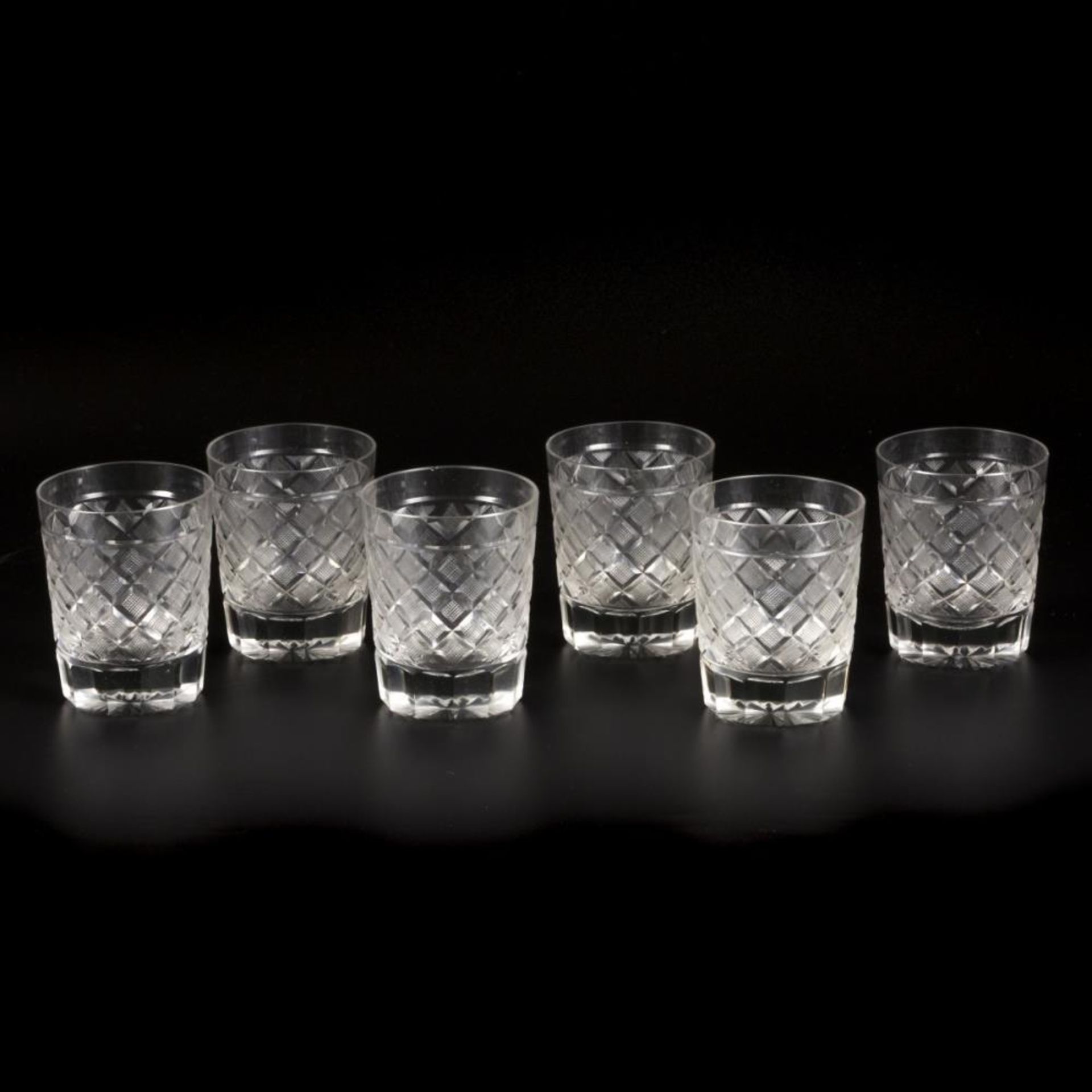 A set of (6) crystal glasses with diamond cut glass. 19th century.