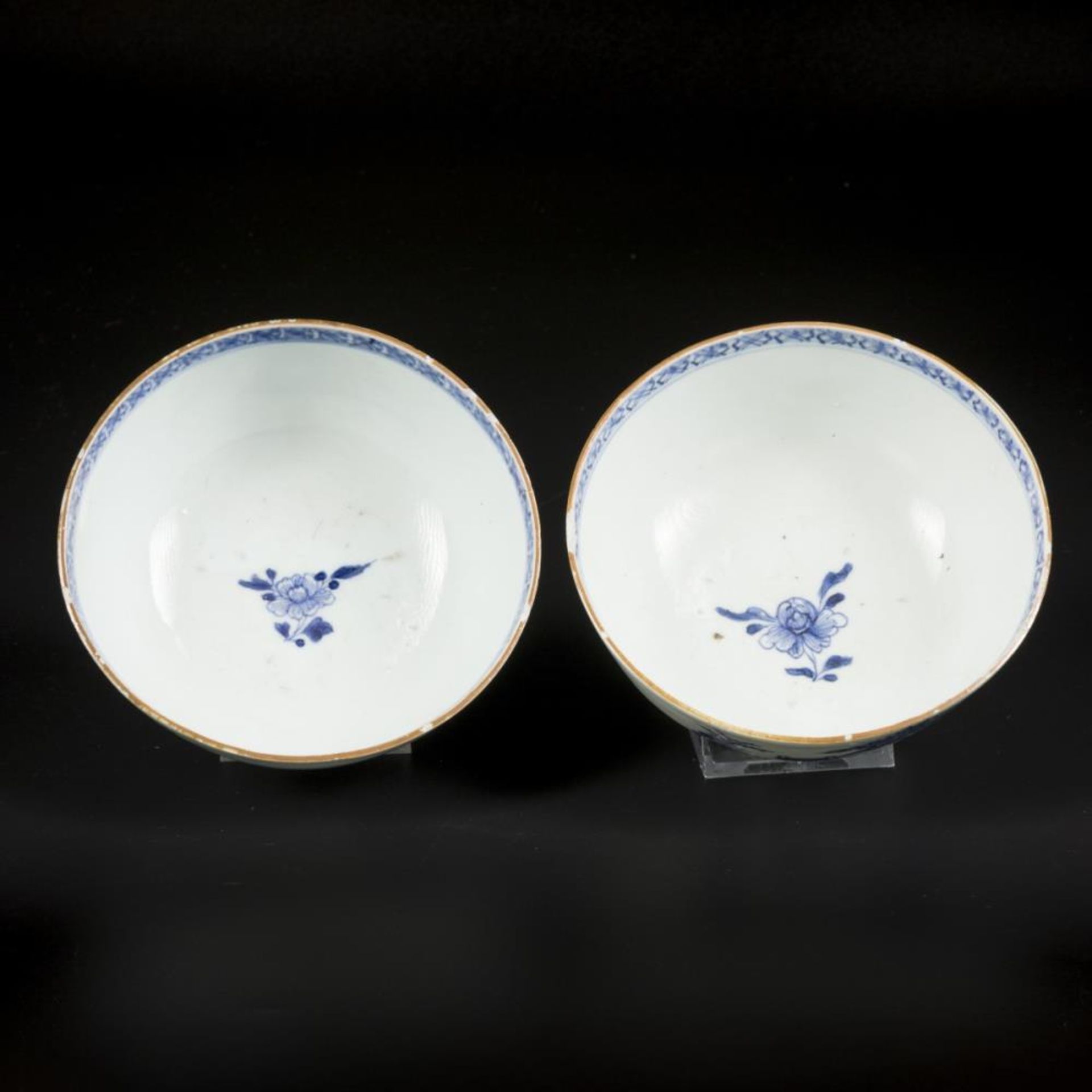A set of (2) porcelain bowls with river landscape decor. China, Qianlong 18th century. - Bild 4 aus 4