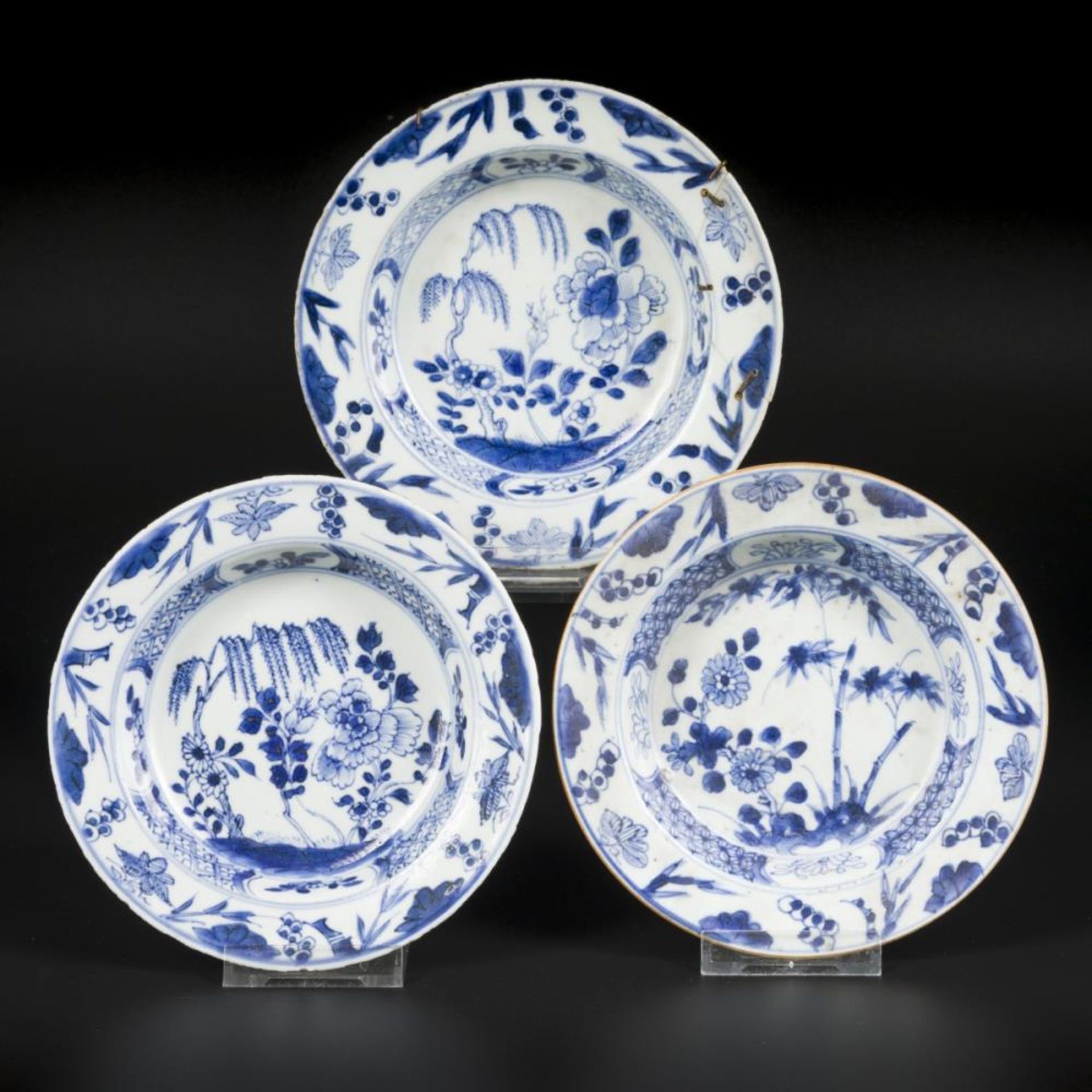 A lot of (3) porcelain cream dishes. China, qianlong 18th century.