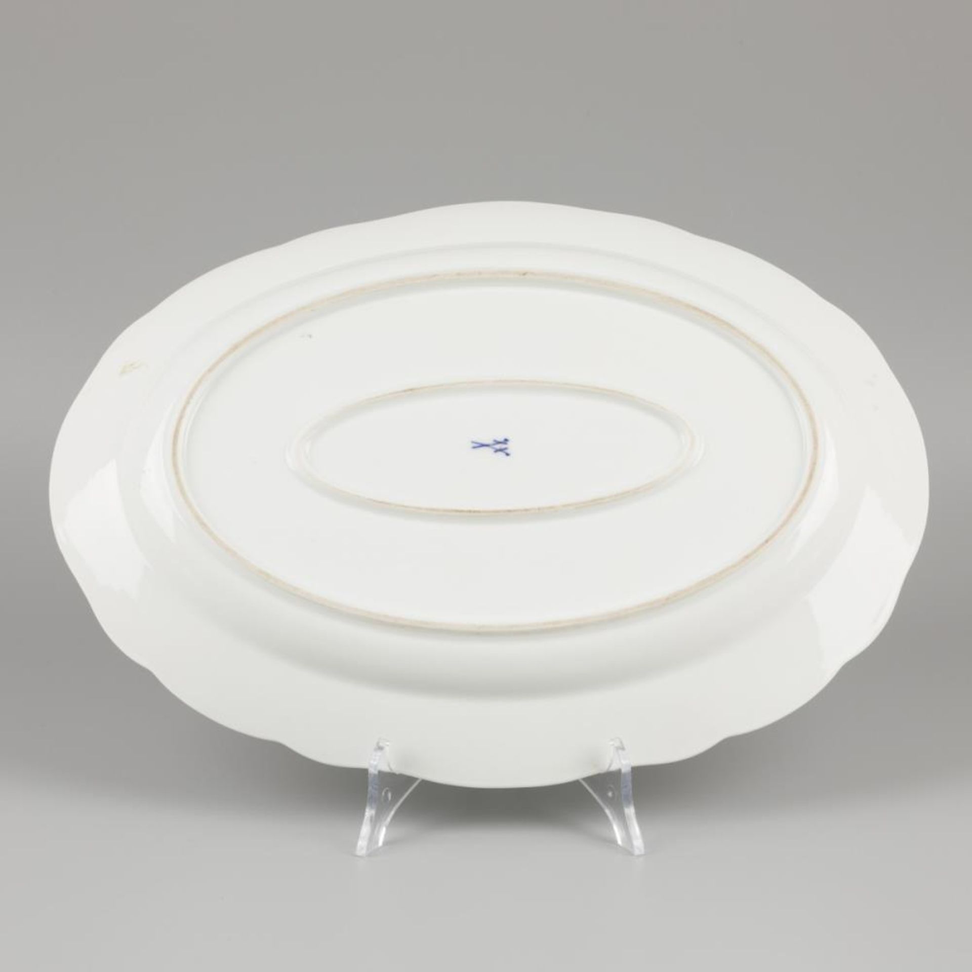 An oval serving platter "Meissen" , Germany, 20th century. - Bild 2 aus 3
