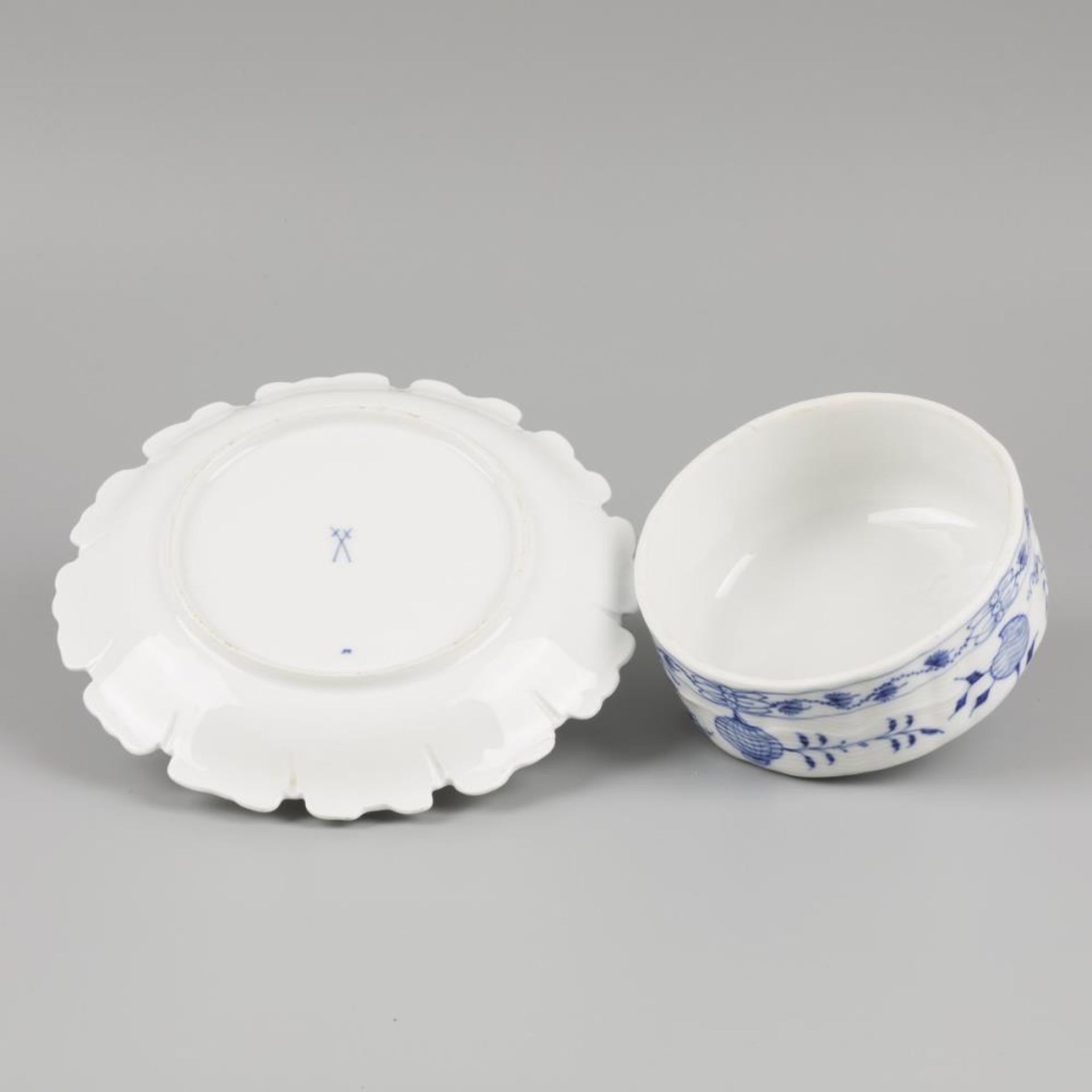 "Meissen", a butter dish with dome, Germany, 20th century. - Bild 3 aus 3