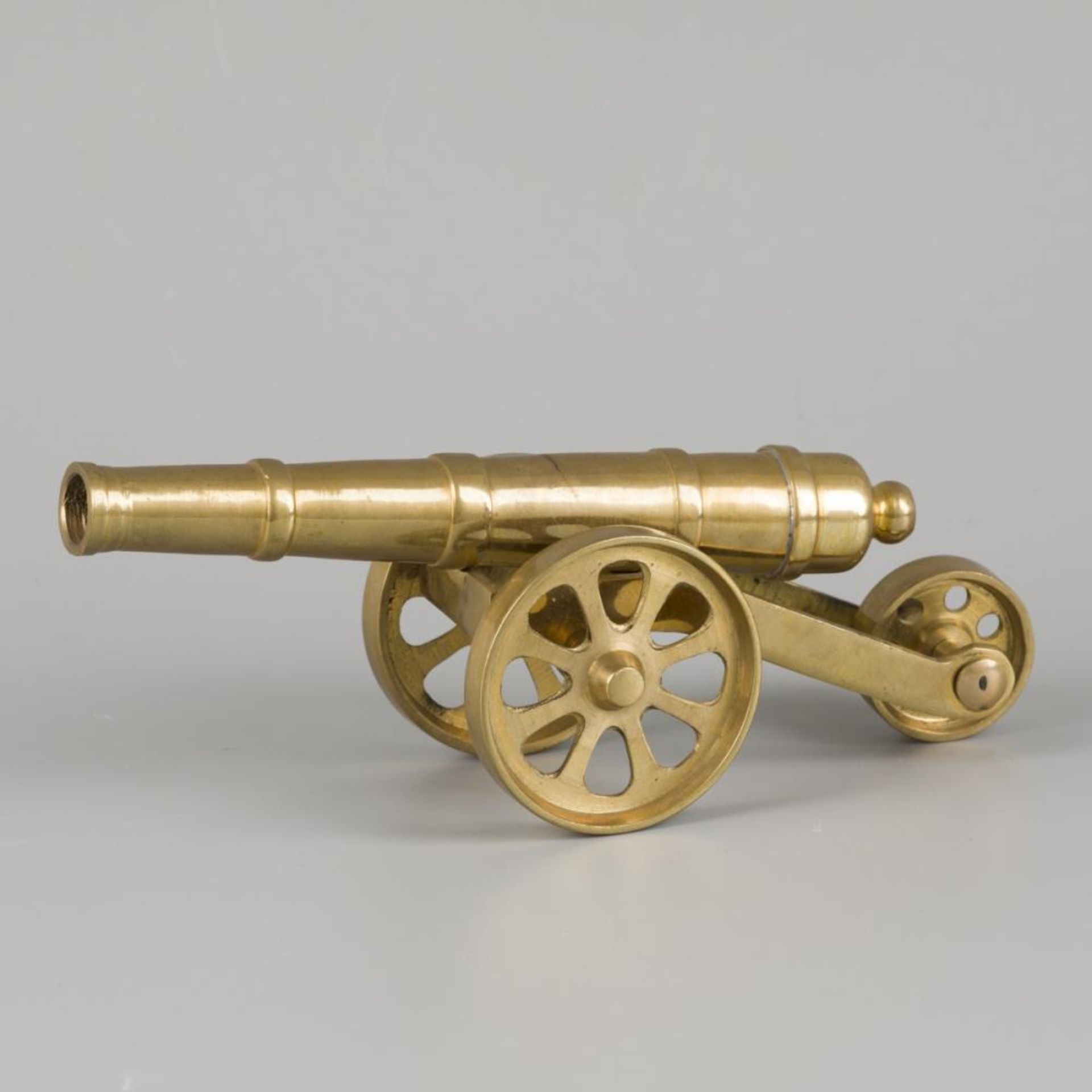 A brass miniature salute canon, France(?), 20th century.