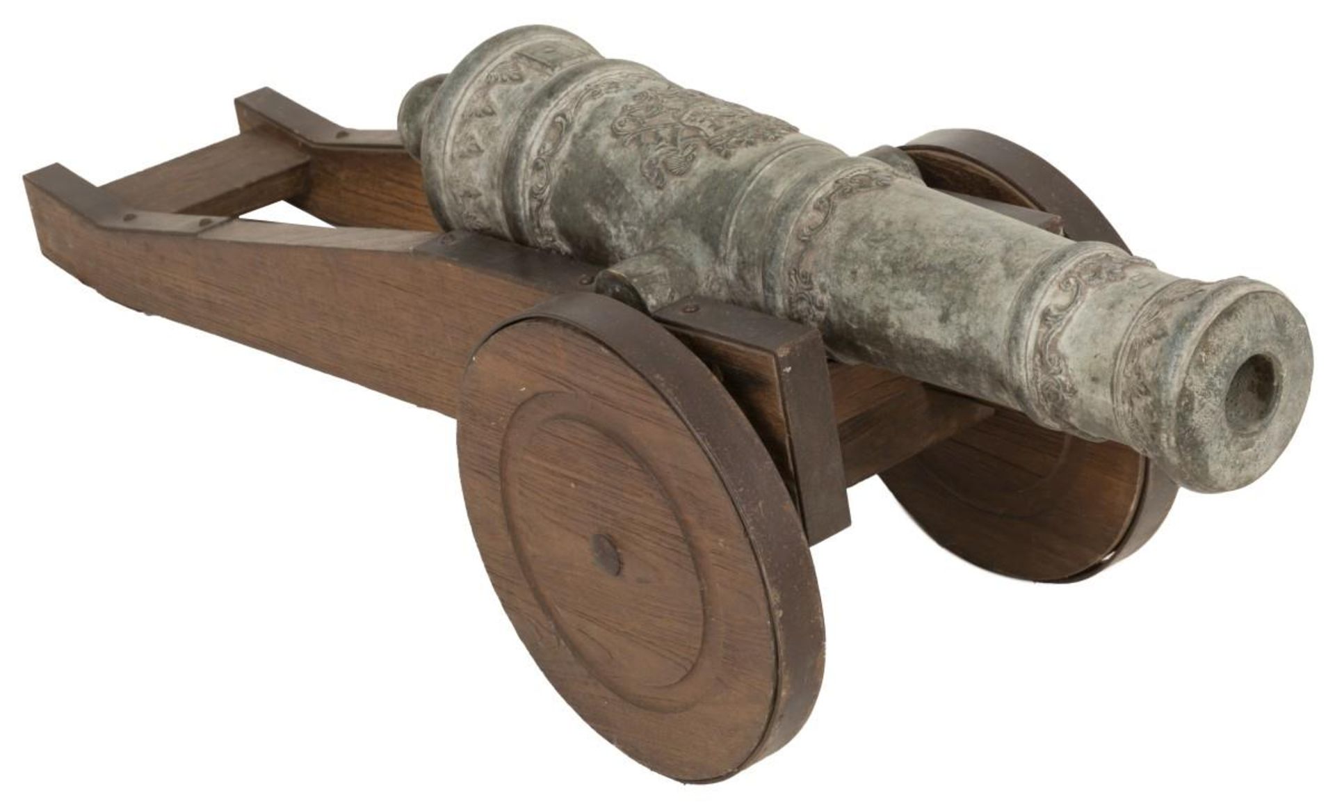 A bronze replica of a ships gun of the Republic of the 7 United Low Countries.