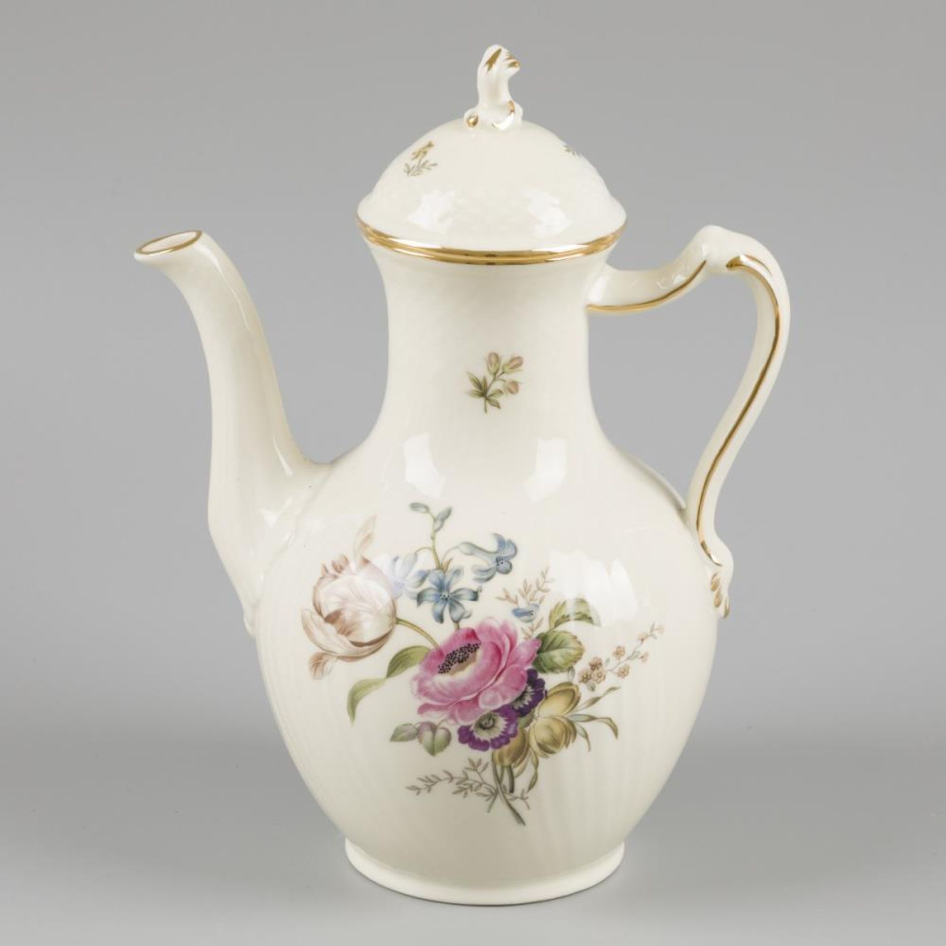 A porcelain coffee pot decorated with flowers, marked Royal Copenhagen. Denmark, 20th century.