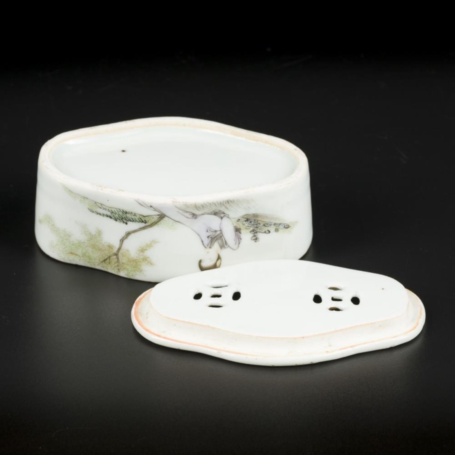 A porcelain qianjiang cai cricket box. China, Republic period. - Bild 5 aus 5