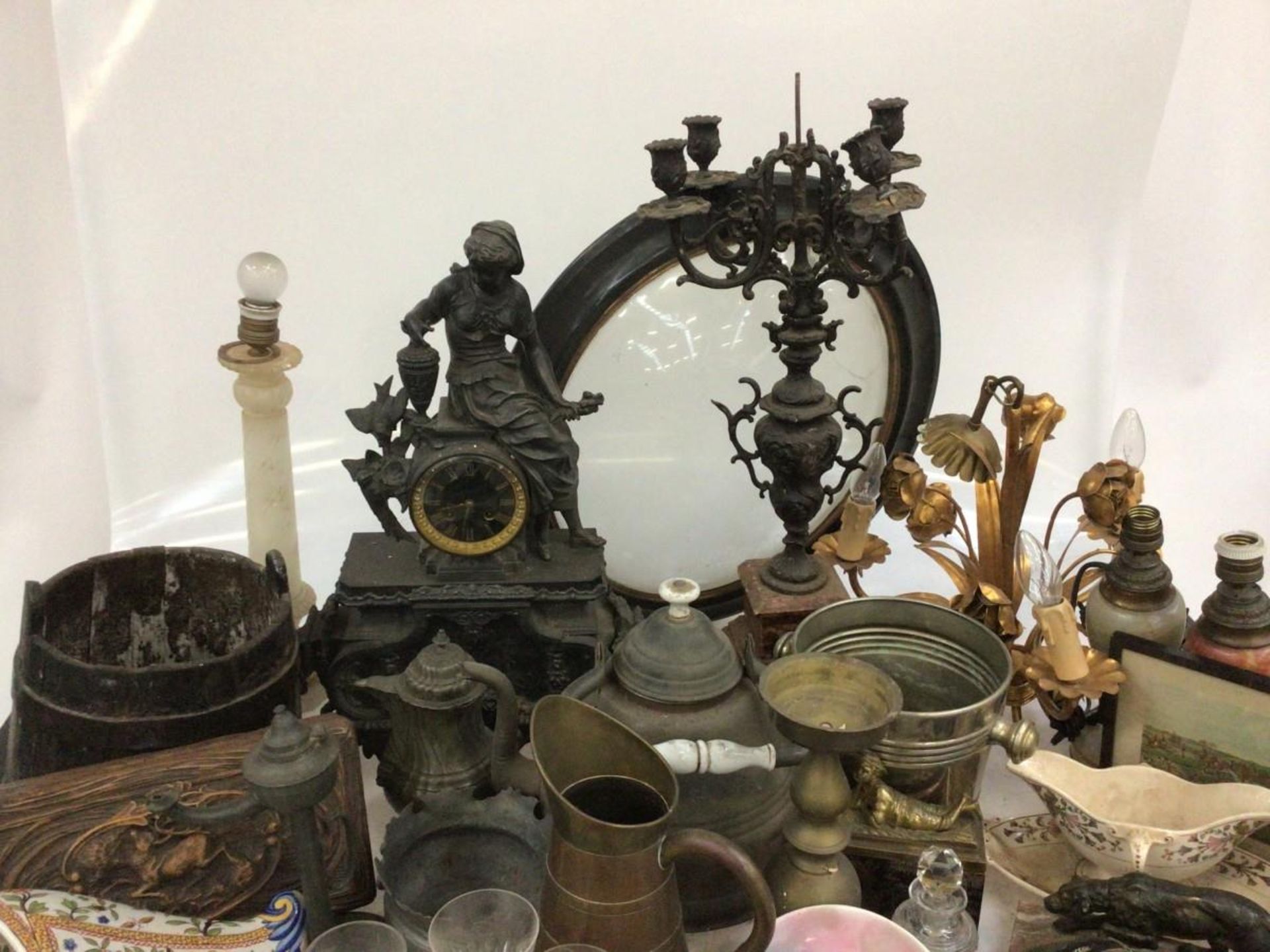 A large lot containing a milk bucket, a candlestick, various copper and tin work, a pair of cast boo - Bild 11 aus 16