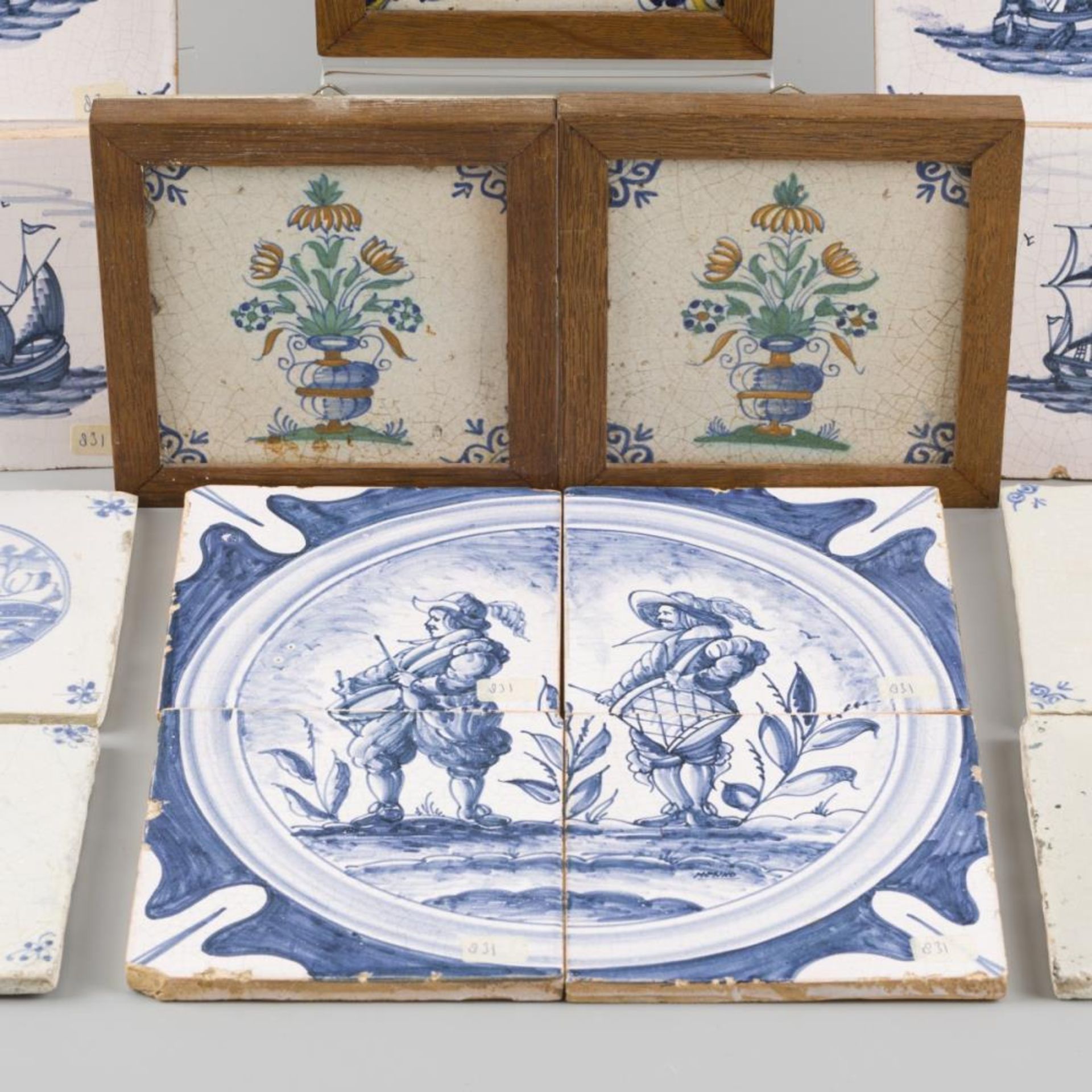 A lot comprising various earthenware tiles, Dutch, late 19th century and later. - Bild 2 aus 2