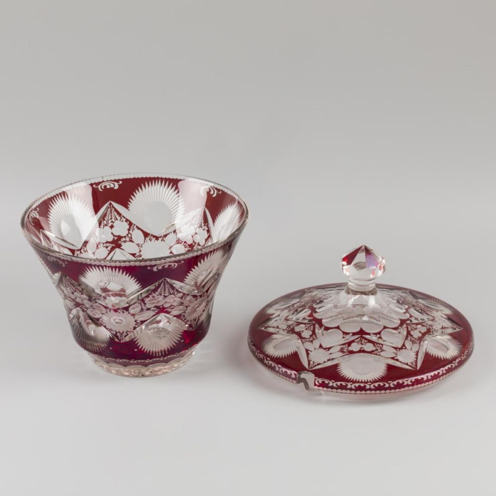 A cut crystal Val'Saint Lambert punch bowl with red, France, 20th century. - Image 2 of 2