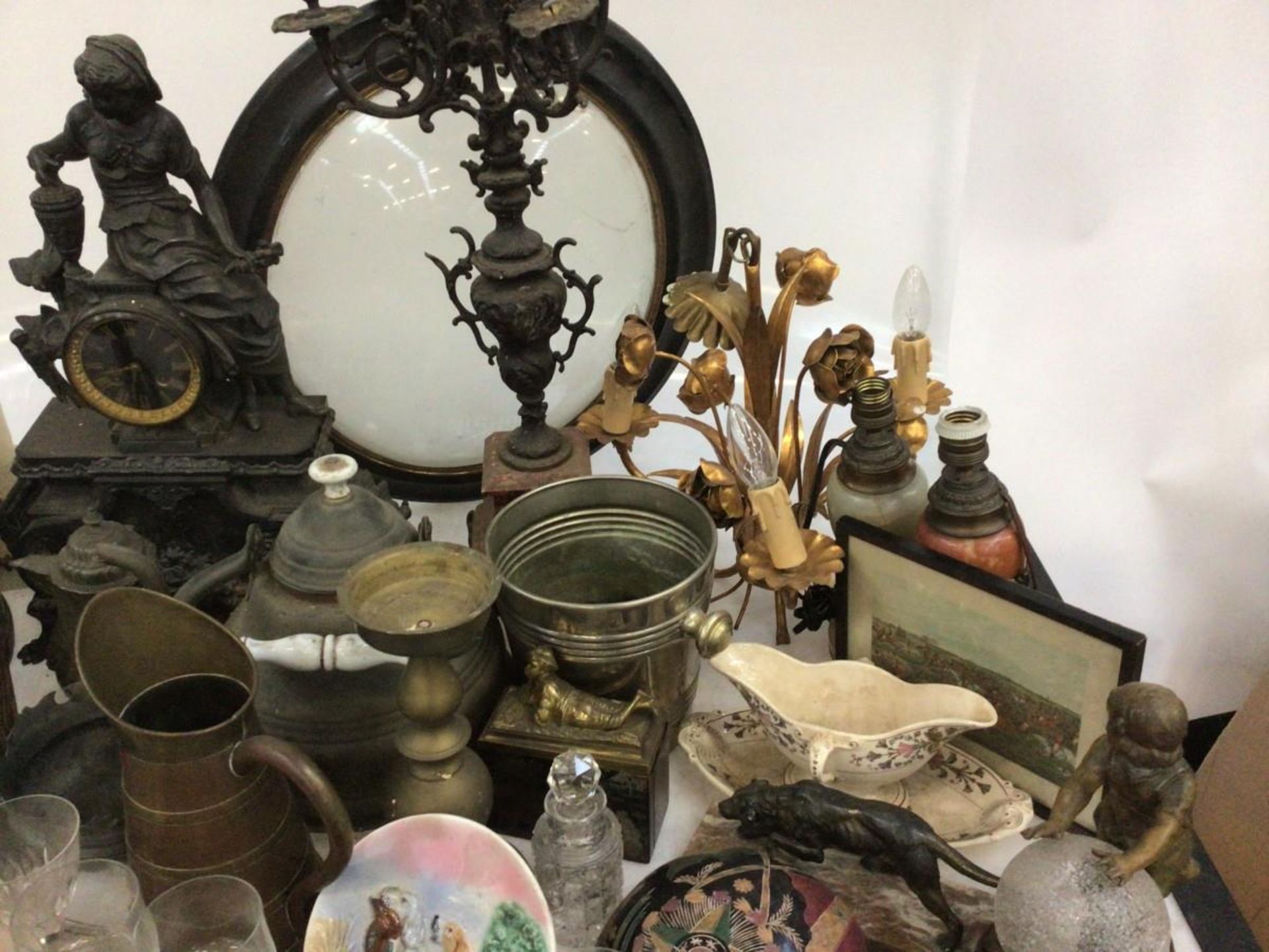 A large lot containing a milk bucket, a candlestick, various copper and tin work, a pair of cast boo - Bild 4 aus 16