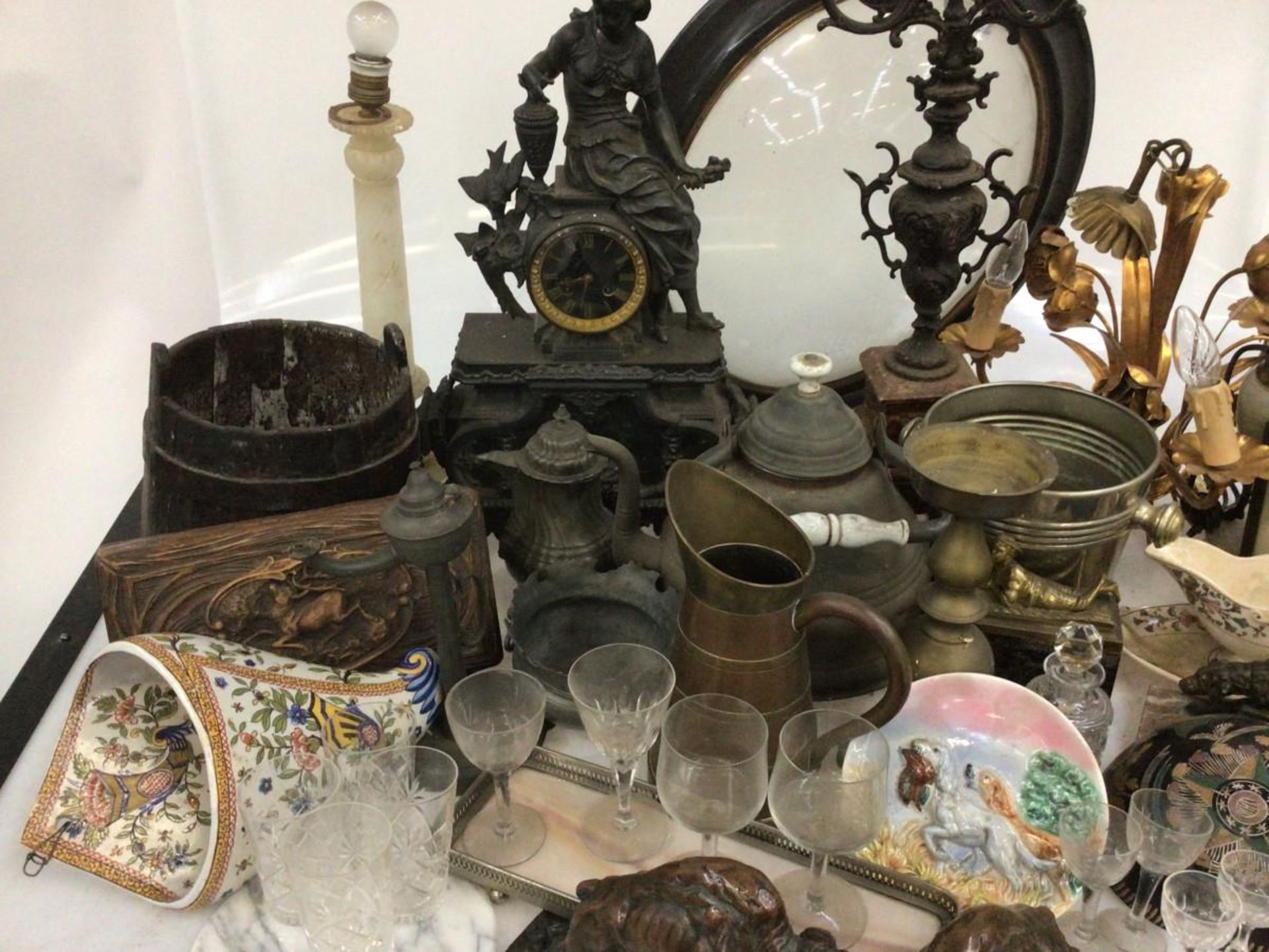 A large lot containing a milk bucket, a candlestick, various copper and tin work, a pair of cast boo - Bild 10 aus 16