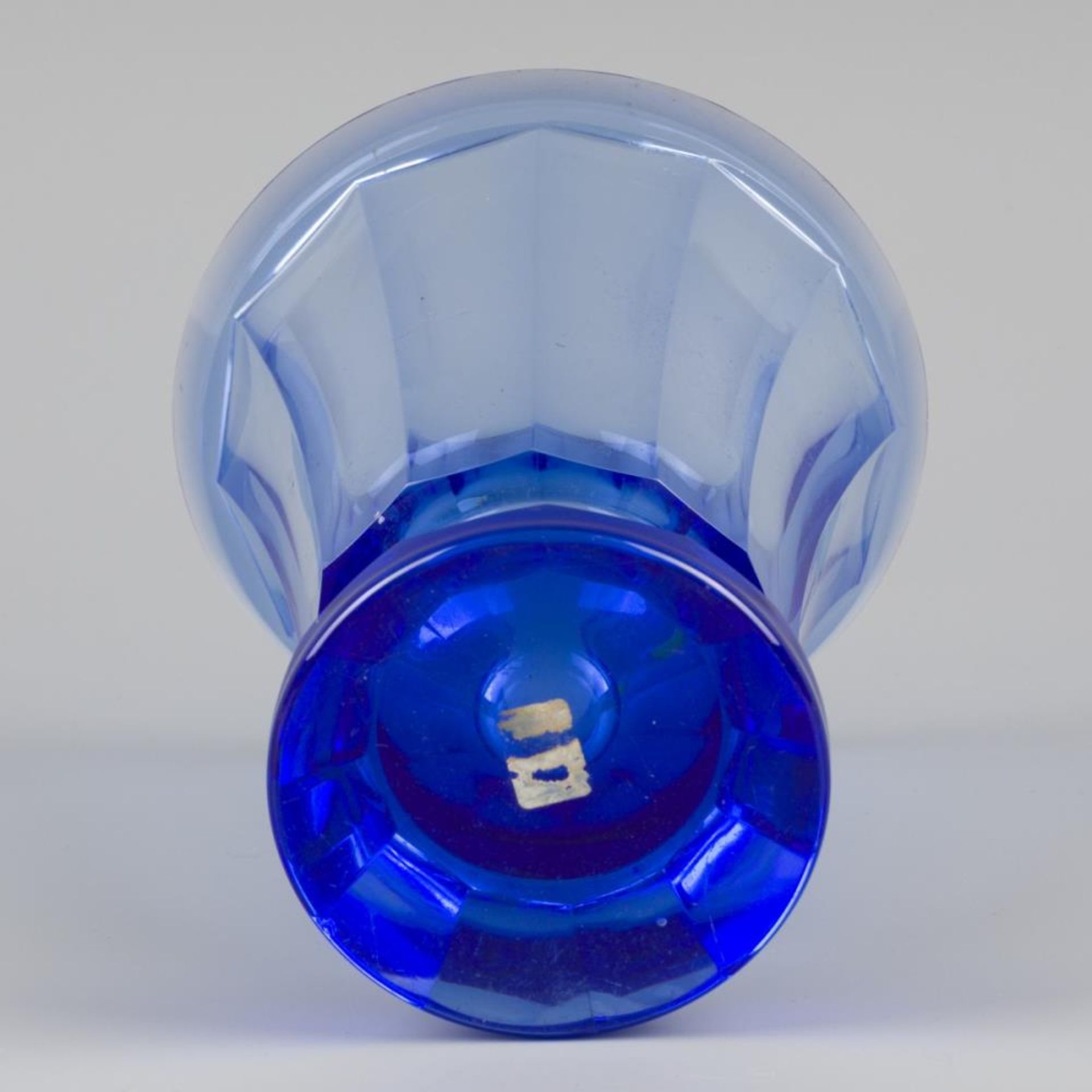 Josef Hoffmann - Moser Karlsbad - Art Nouveau geometric cut blue glass vase - Image 3 of 3