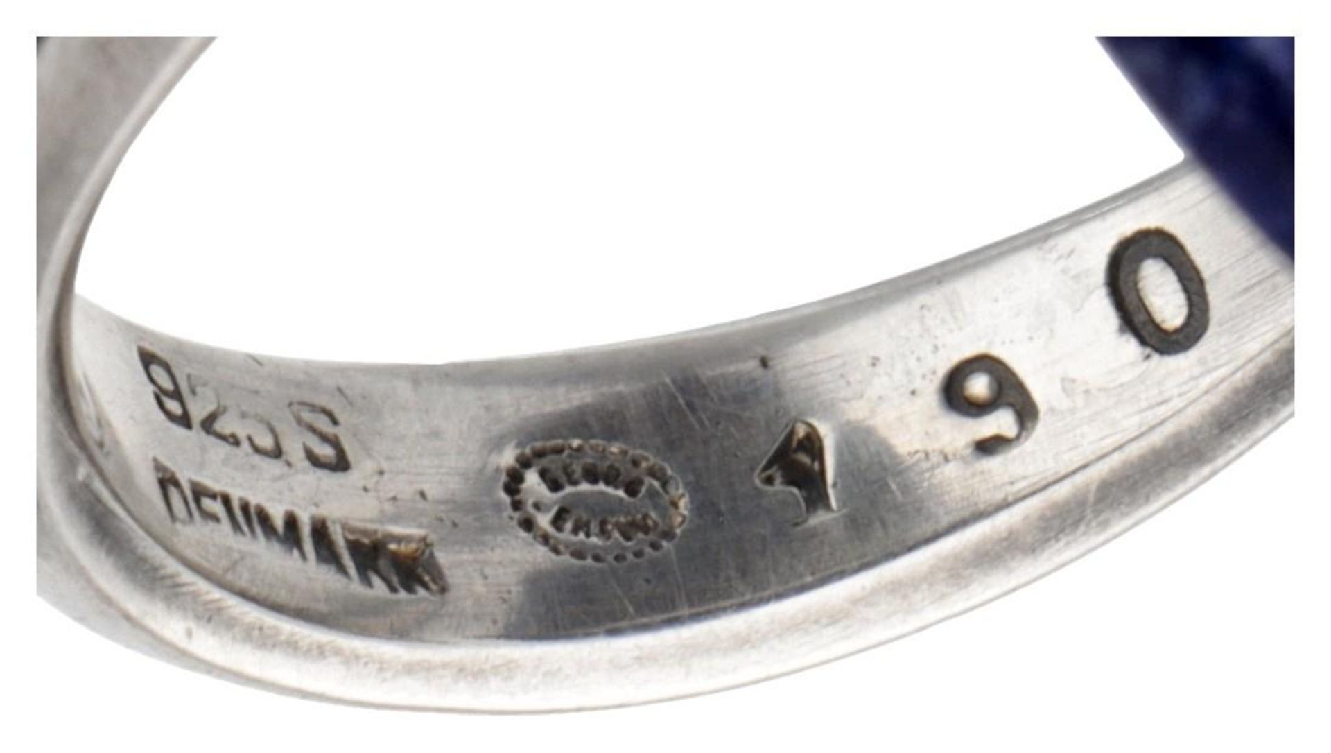Sterling silver no.190 ring with sodalite by Vivianna Torun Bülow-Hübe for Georg Jensen. - Bild 3 aus 3