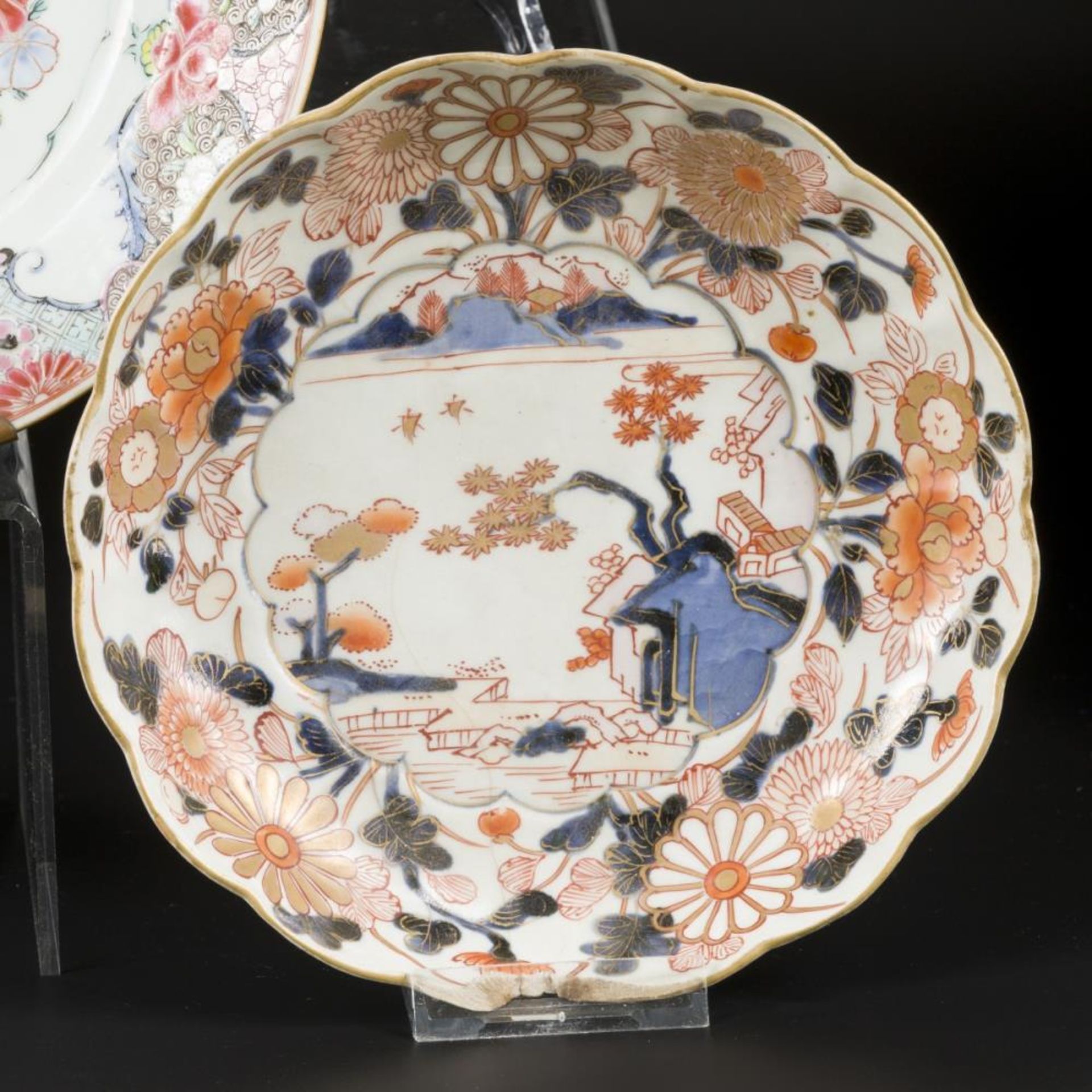 A lot of 5 different plates: 1x Famille Verte, 2x Famille Rose all Chinese 18th century and 2x Japan - Bild 3 aus 7