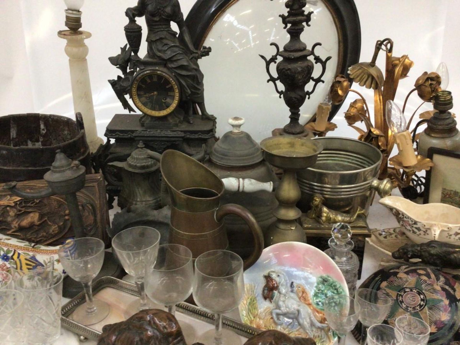 A large lot containing a milk bucket, a candlestick, various copper and tin work, a pair of cast boo - Bild 16 aus 16