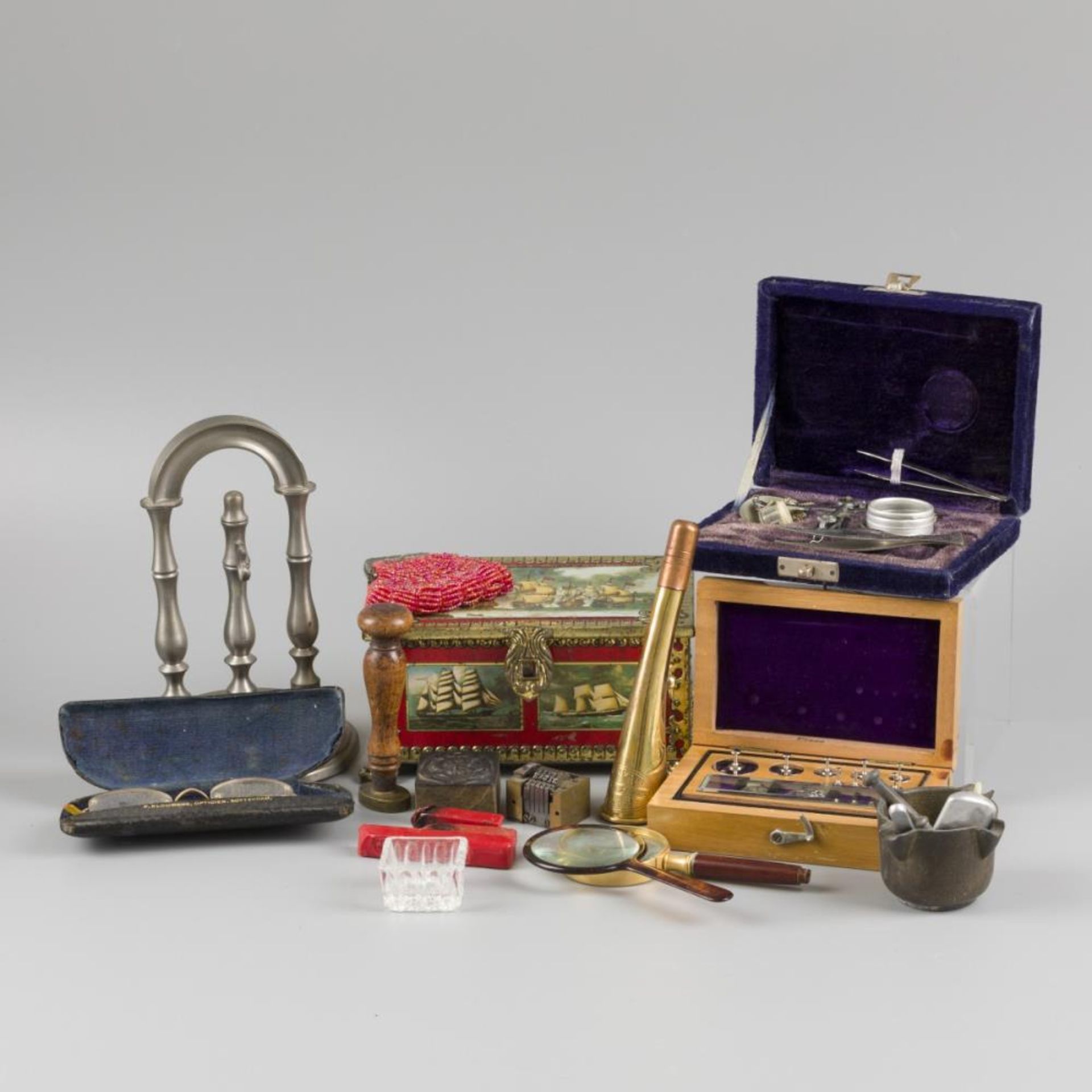 A large lot comprising various items, 19th century and later.