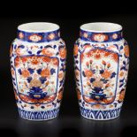 A set of (2) porcelain vases with Imari decoration. Japan, late 19th century.