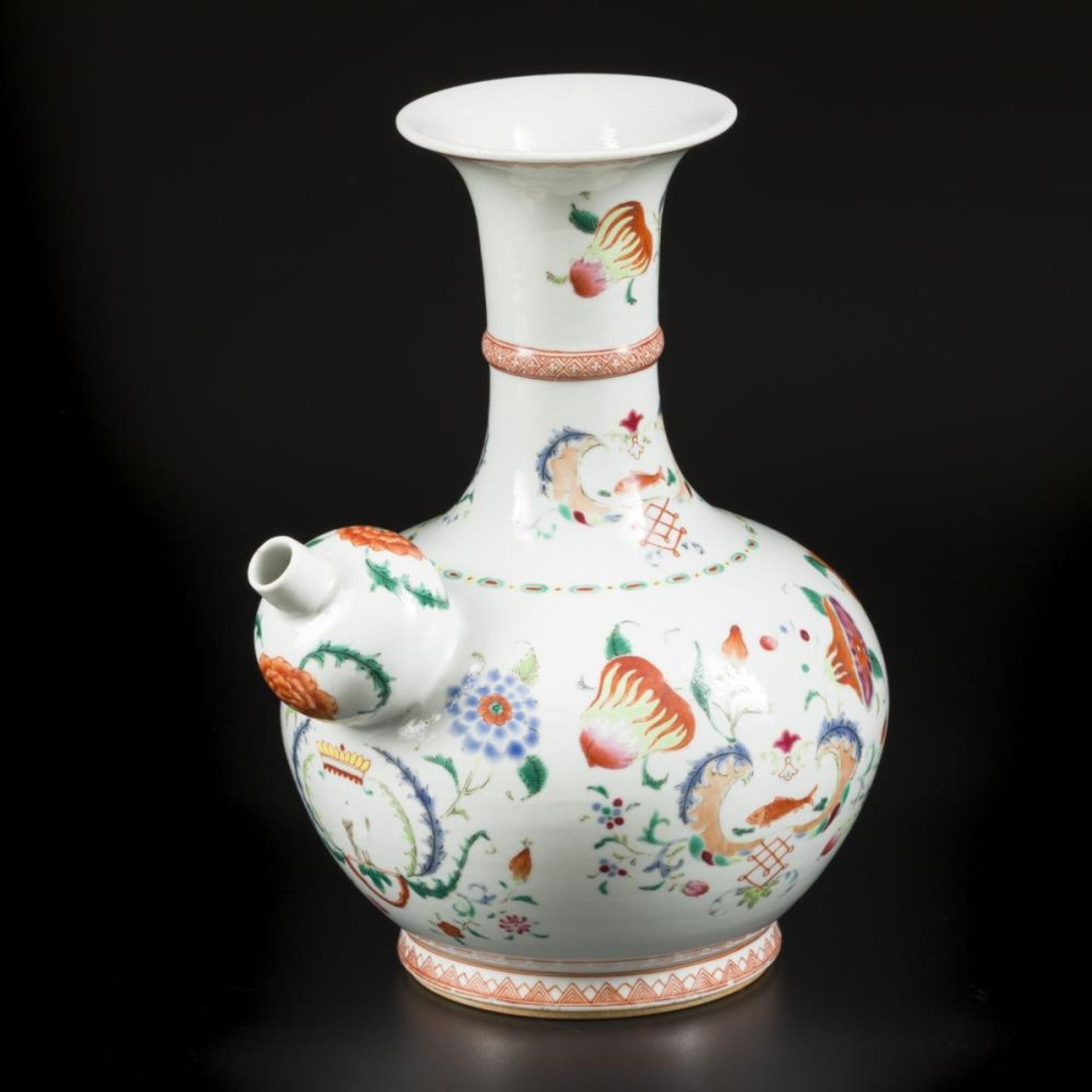 A porcelain famille rose kendi. China, 18th century.