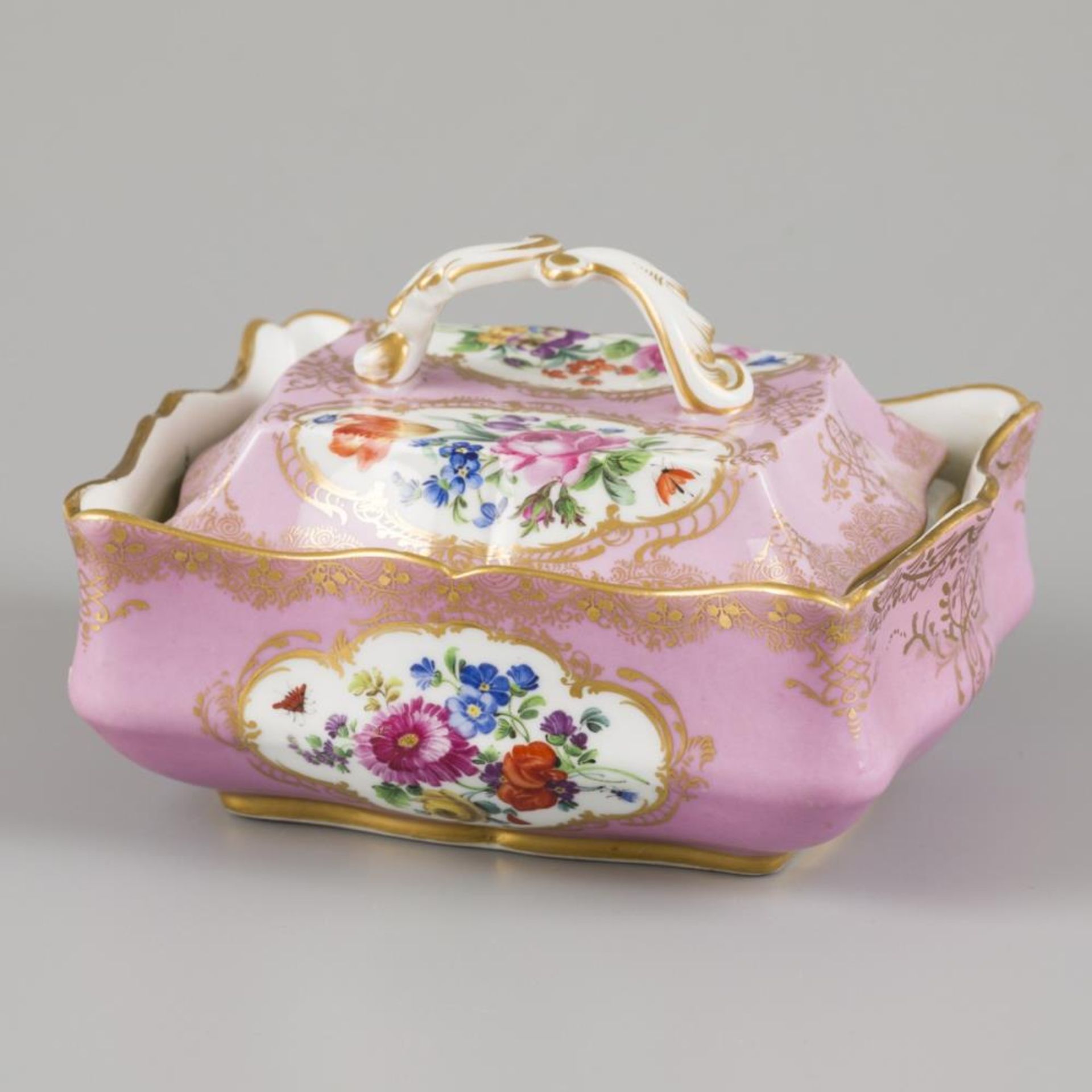 A porcelain (soap) lidded box decorated with flowers, marked Meissen. Germany, 1st half 20th century