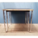 (Design) Buisframe tafel, Thonet Conditie: In goede staat met lichte gebruikssporen. Afmetingen