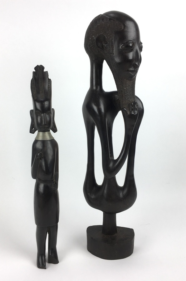 (Etnografica) Hout, decoratieve beelden, Afrika Twee decoratieve houten beelden, 2e helft 20e e