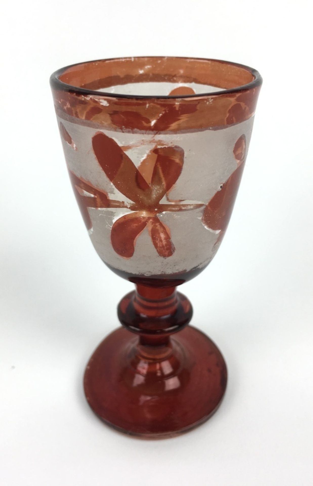 (Antiek) Lot Boheems glaswerk Boheems glaswerk bestaande uit twee robijn rode vazen en een borr - Image 5 of 8
