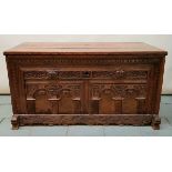 (Antiek) Dekenkist Hollands eiken dekenkist met gestoken front panelen, circa 1800. Conditie: I