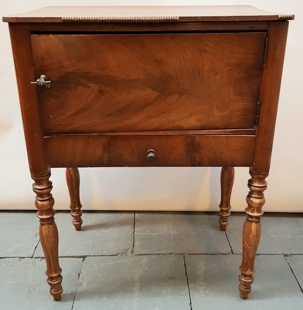 (Antiek) Kamergemak Biedermeier kamergemak/stilletje, een mahoniehouten kastje voor po. Eind 19