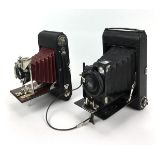 (Curiosa) Fotocamera’s Twee klapcamera's, circa 1950. Conditie: In gebruikte staat. Afmetinge