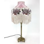 (Curiosa) Lamp Lamp met sierlijke kap. Conditie: In goede staat. Afmetingen: Hoogte 68 cm en ka