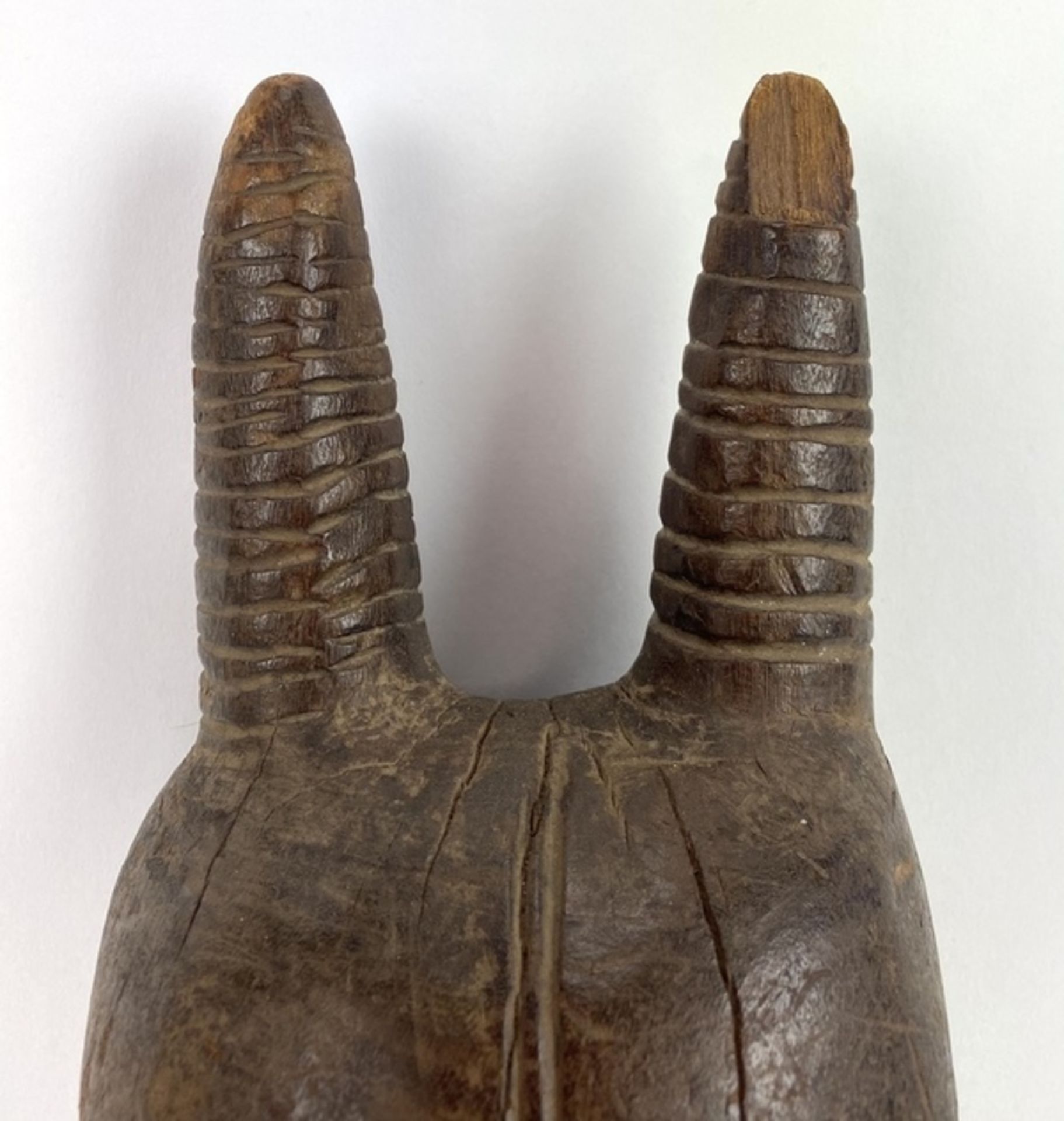 (Etnografica) Hout, Bambara masker met hoorns, Mali Afrika Houten Bambara masker met hoorns, - Image 3 of 4