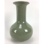 (Aziatica) Celadon vaas, China Bewerkte Celadon vaas met gekerfd decor. Conditie: In goede staa